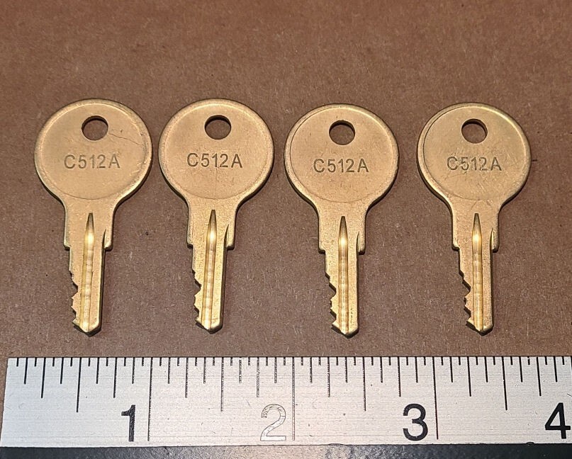 Valley coin operated pool table no. 512 keys - qty. of 4 keys for 1 price - New