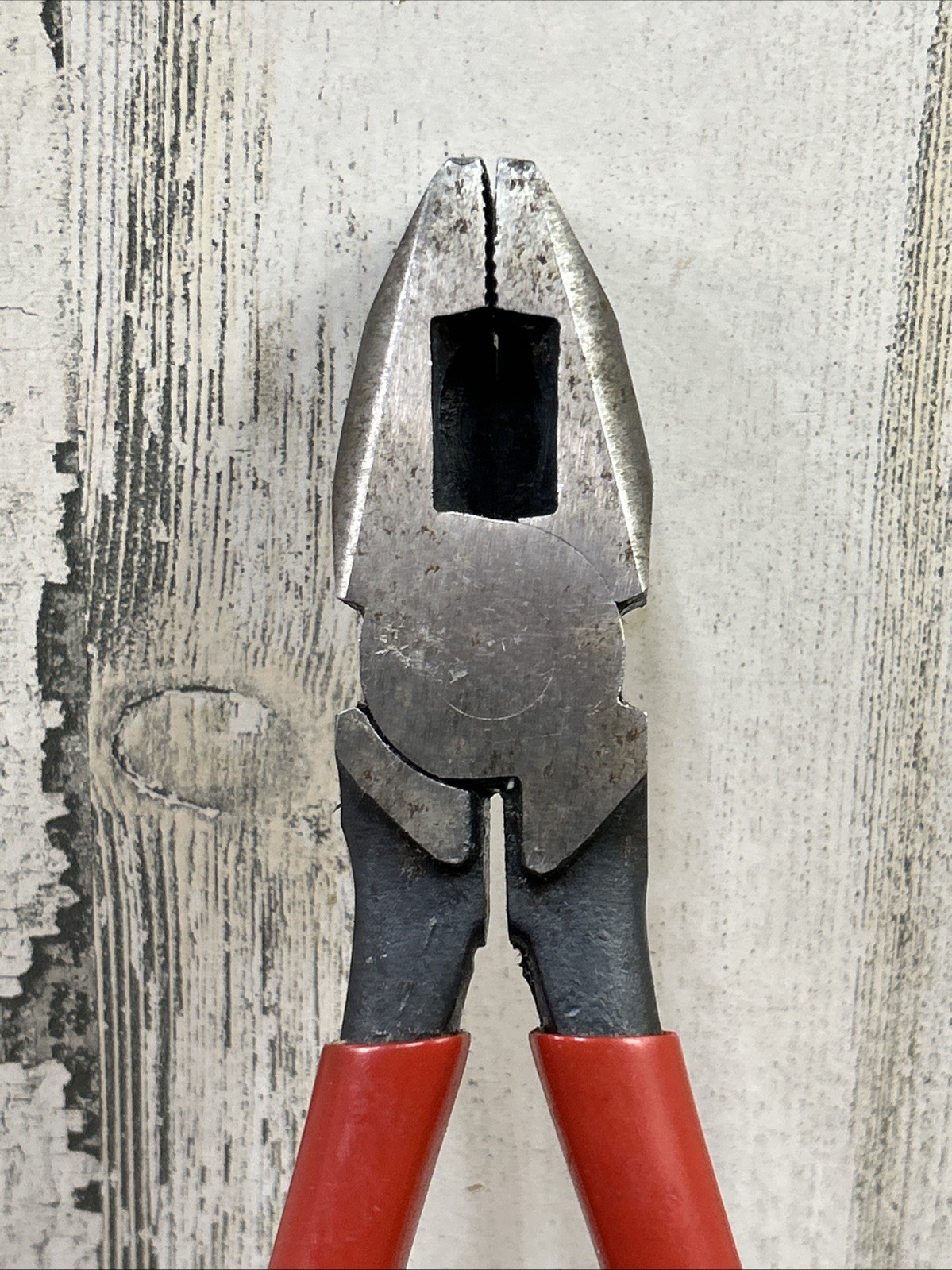 Mac Tools 7” Lineman’s Rounded Nose With Cutter Pliers M507C
