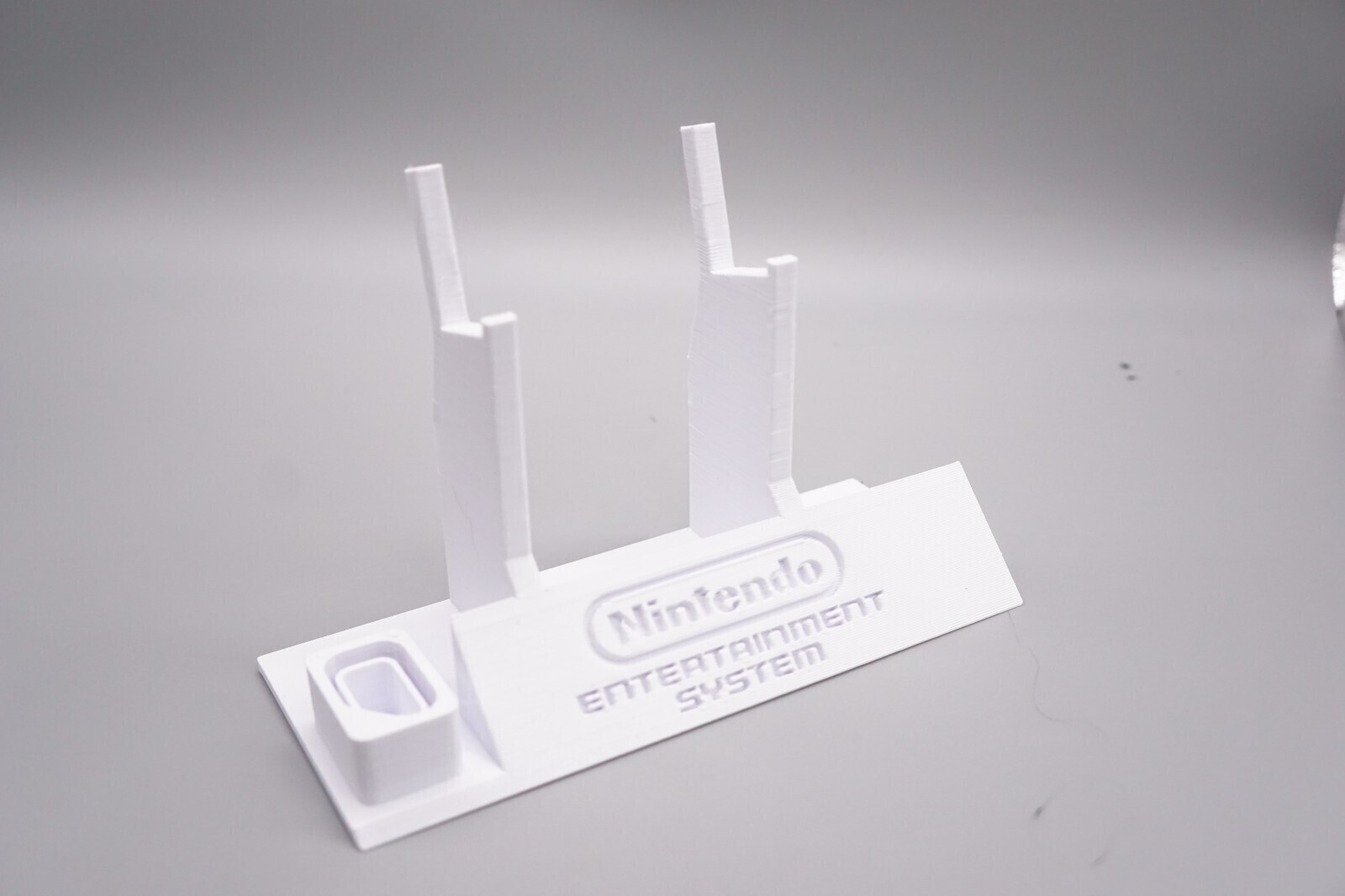 Controller Holder Display for NES Nintendo Entertainment Sys Controllers *White*
