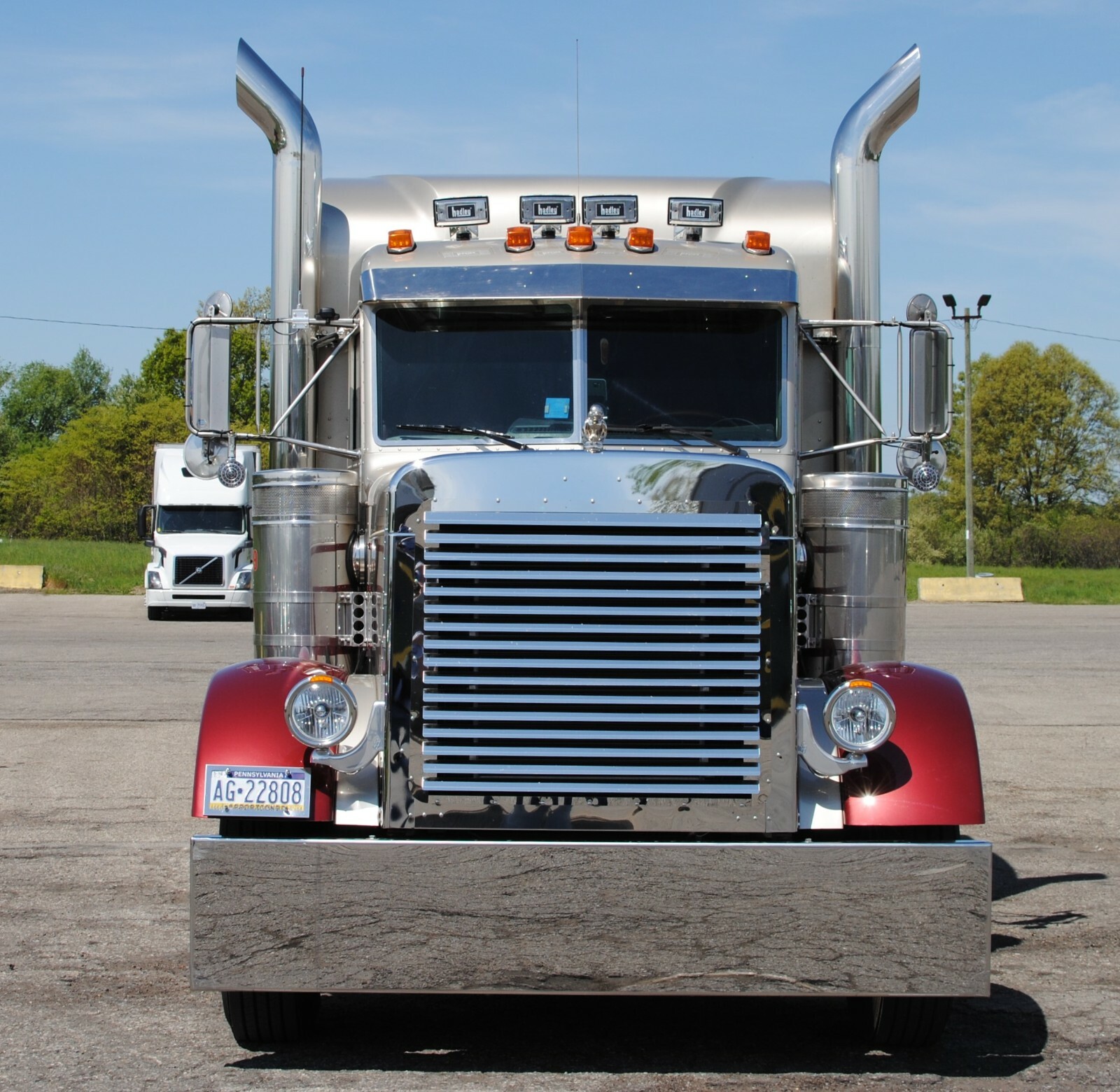 Peterbilt 379 Extended Hood SS Louver Grill