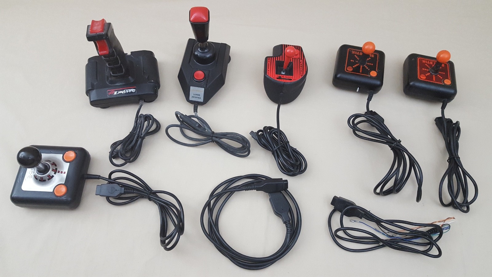 (6) Non-Working Joysticks & Cables for Commodore Amiga 64/128 ATARI 2600 ASIS!