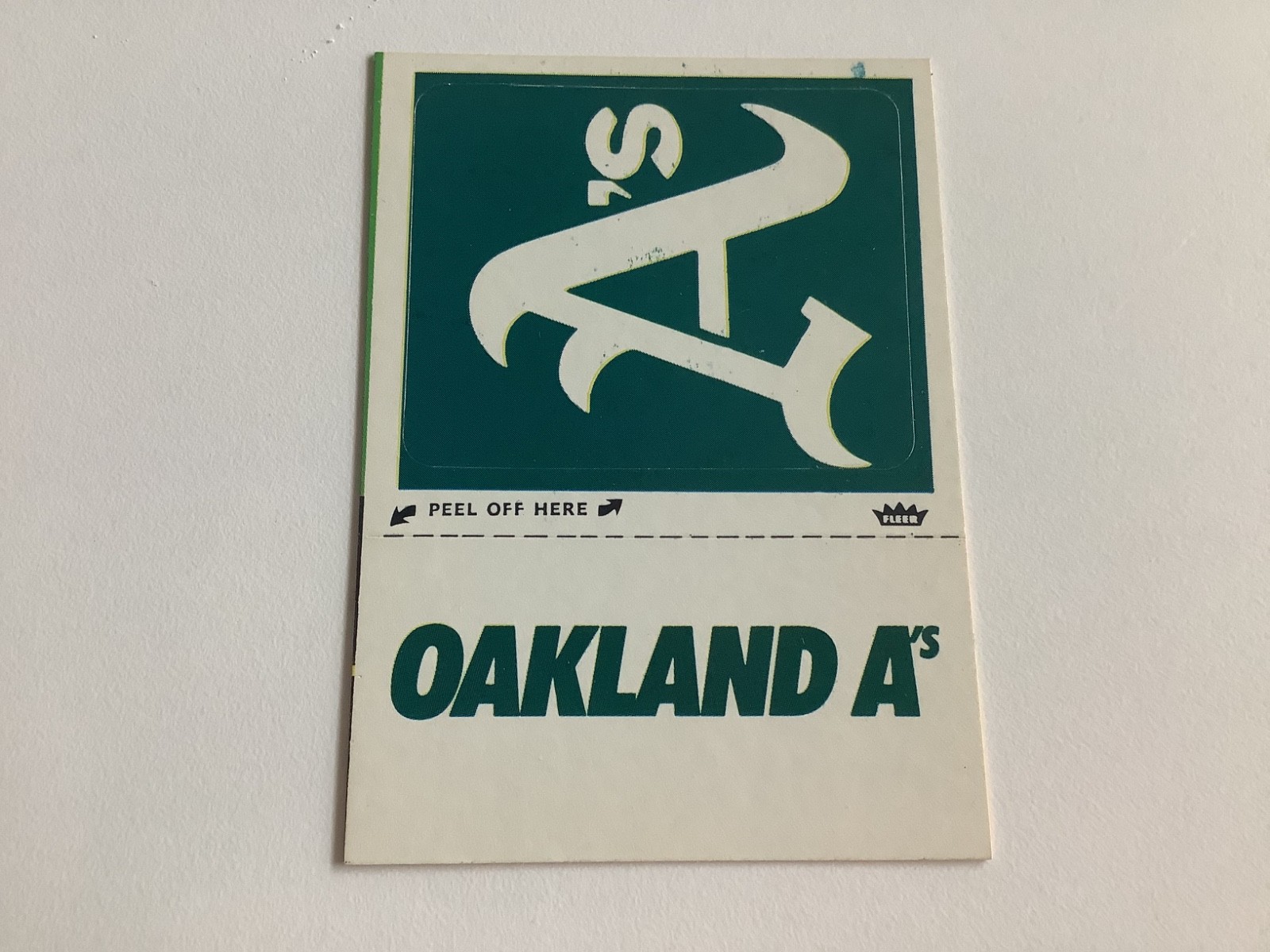 1982 FLEER OAKLAND A’S TEAM PATCH LOGO STICKER CARD, VINTAGE NM ATHLETICS