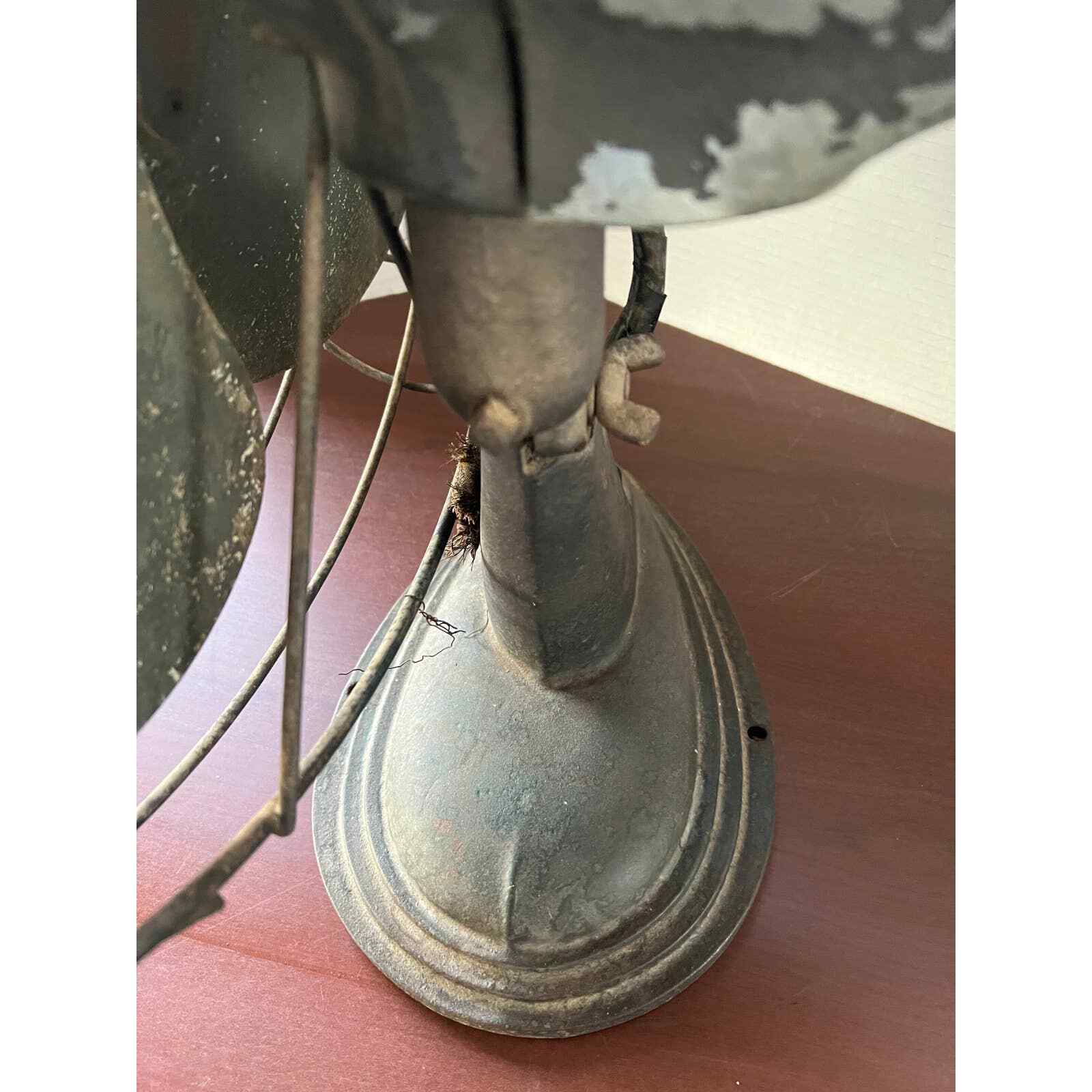 ARTIC AIRE FAN very heavy only for decor