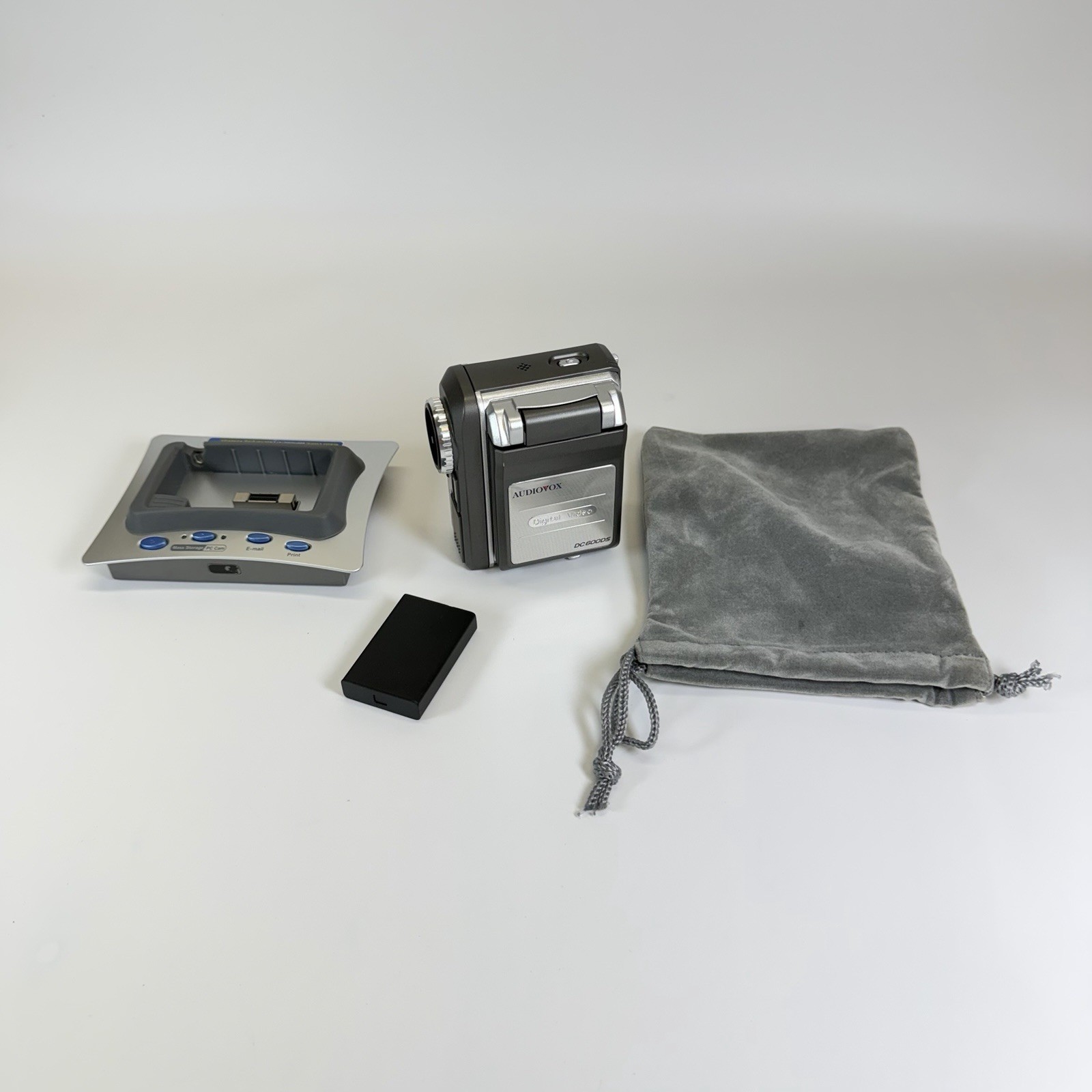 Audiovox DC 600DS Digital Camcorder 640 x 480 Video Resolution 4x Digital Zoom