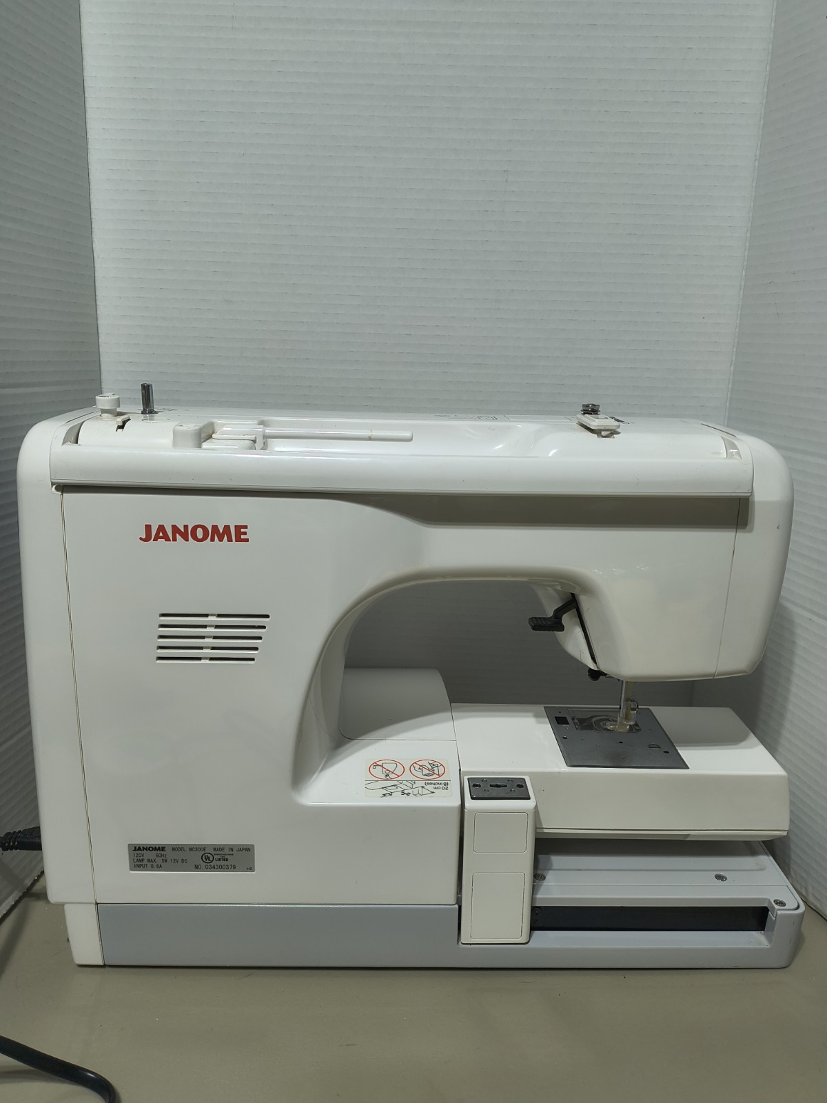 Janome MC300E Memory Craft 300E Computerized Embroidery Machine Tested Excellent