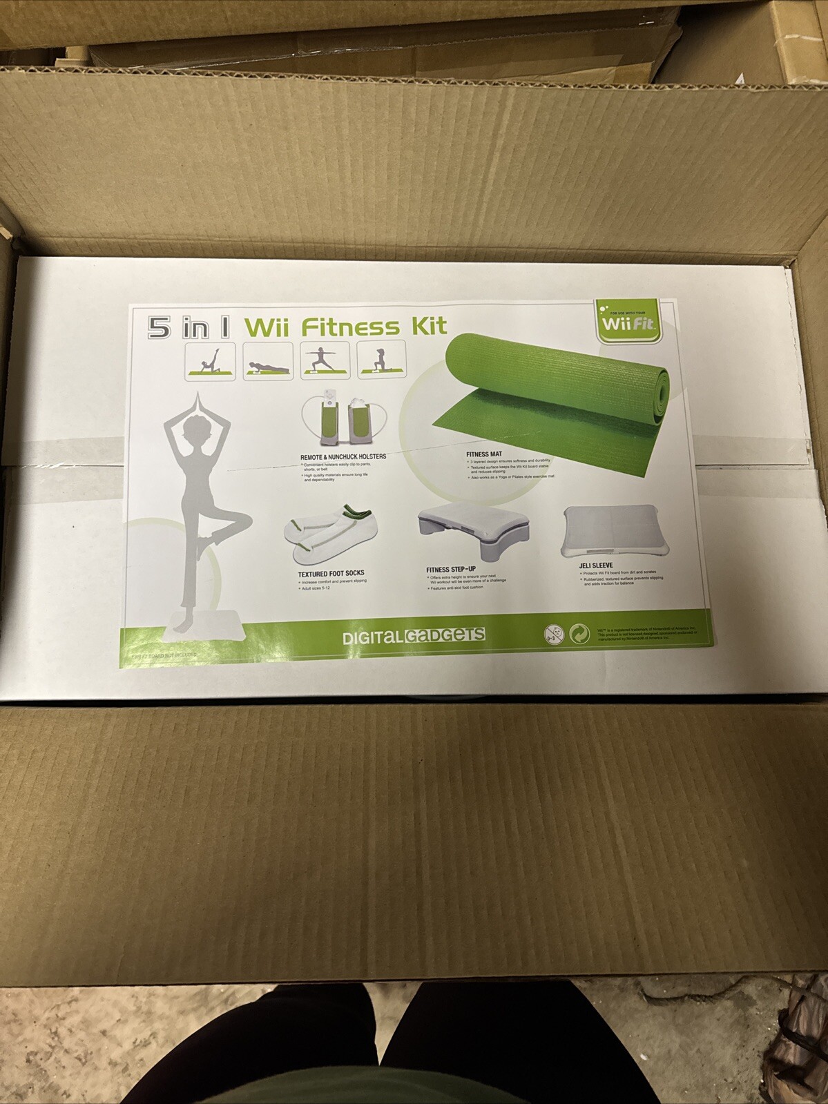 NINTENDO WII FIT PLUS W/ BALANCE BOARD/ 5 IN 1 wii FITNESS KIT
