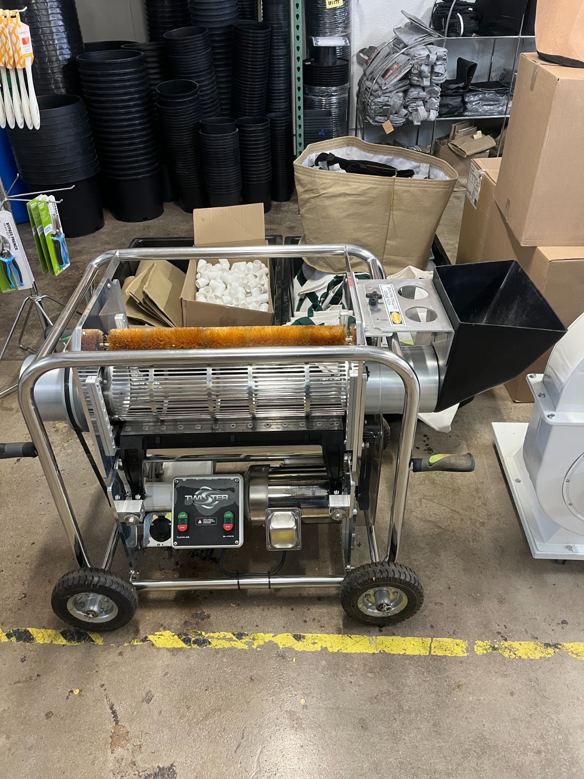 Twister T2 Industrial bud trimming machines With 220v Twister Vacuum