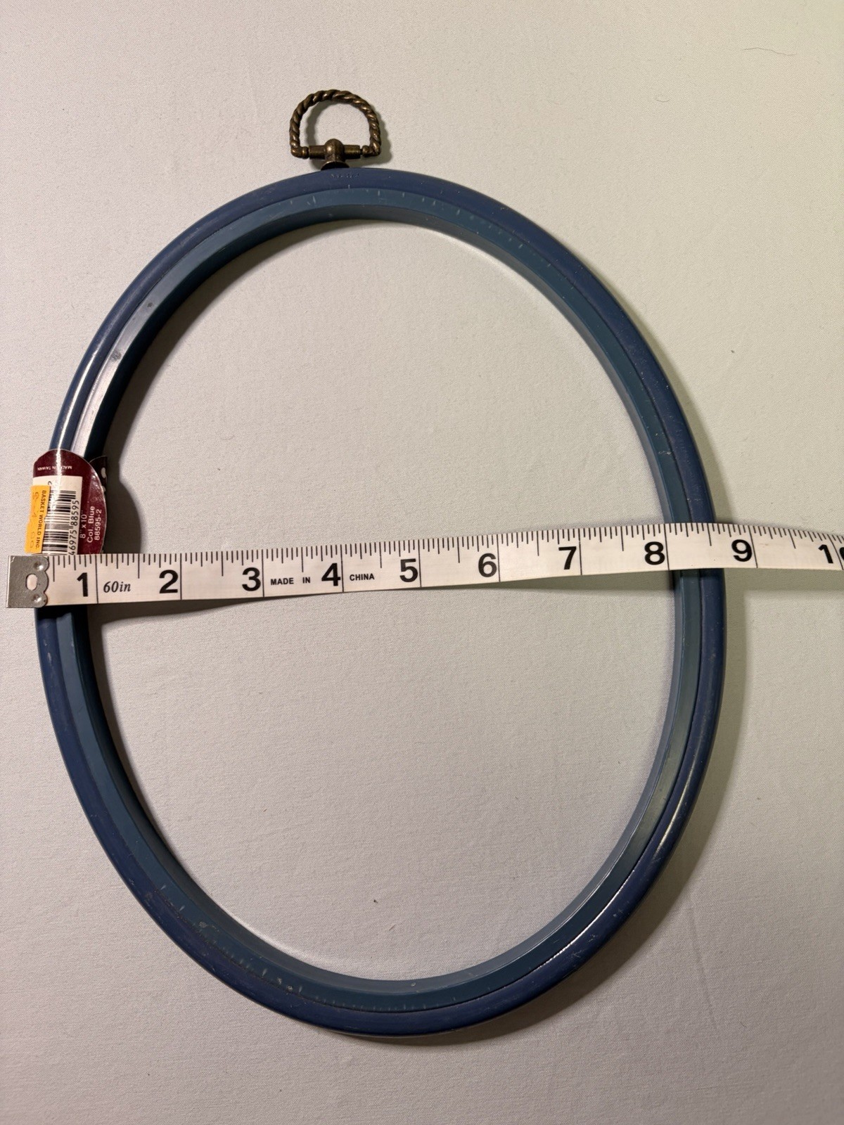 Vintage Plastic Embroidery Hoops, 6PCS. 3 Oval 2 Medium Round And 1 Small Round.
