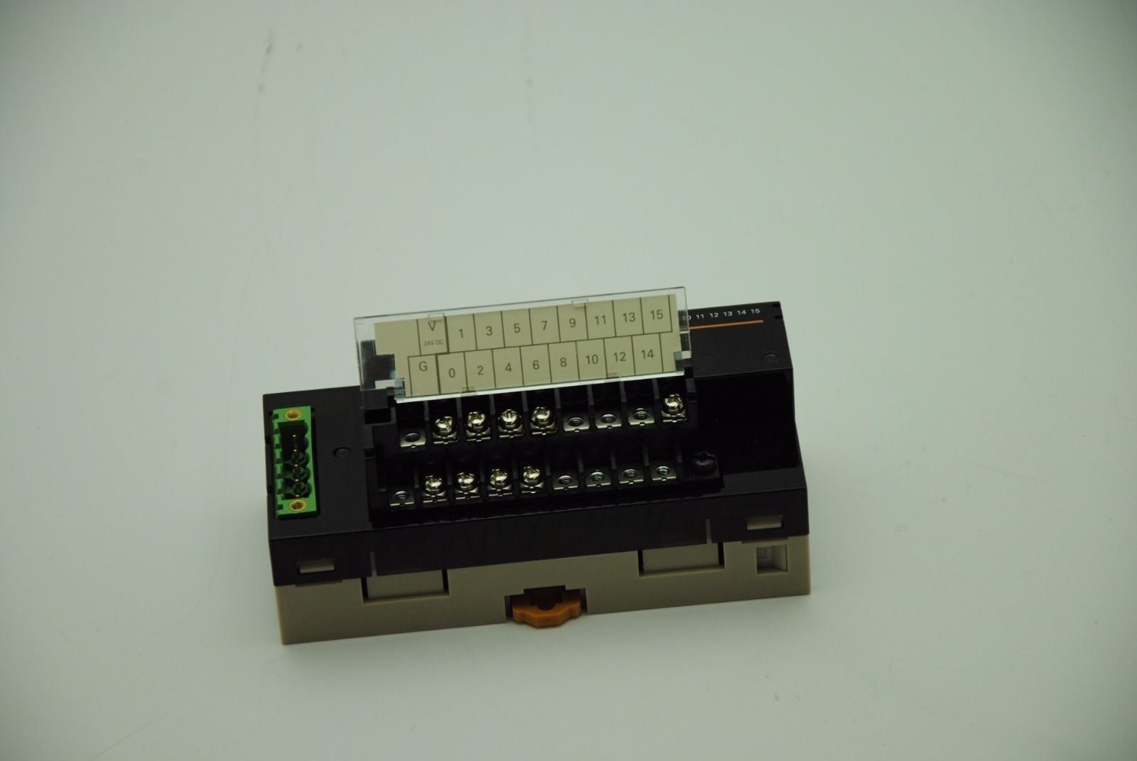 Omron DRT2-ID16 Remote Unit Output Terminal PLC DIN Rail 16 Outputs