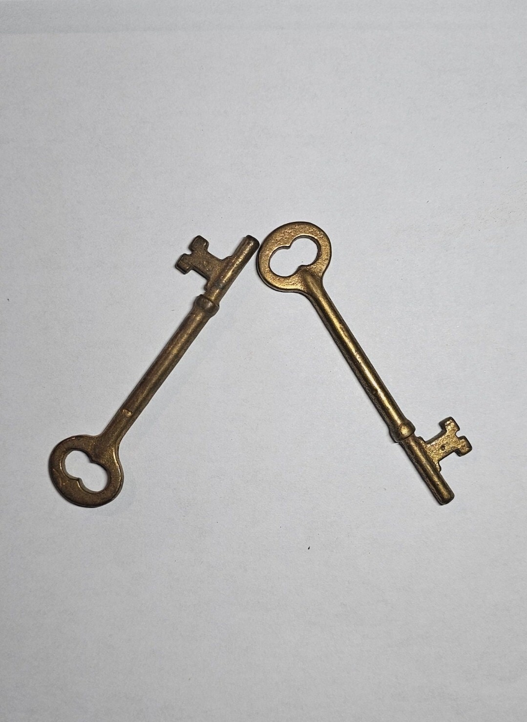 Vintage Double Circle Infinity Bow Shaped Skeleton Key Solid Shank Unbranded