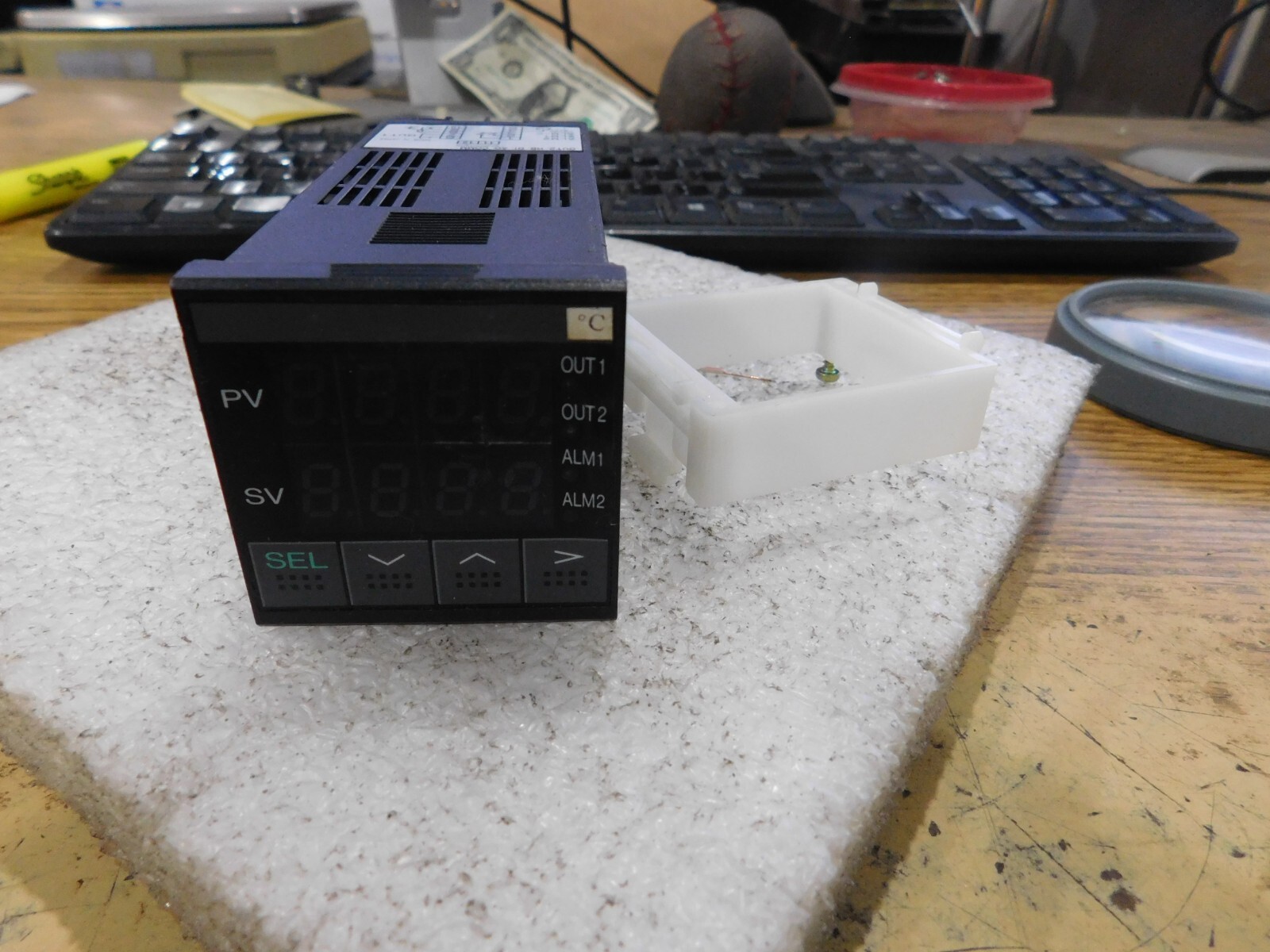 Fuji Electric Model:   PYX4MAY1-120YF-Z  Temperature Controller with Mount Brkt.
