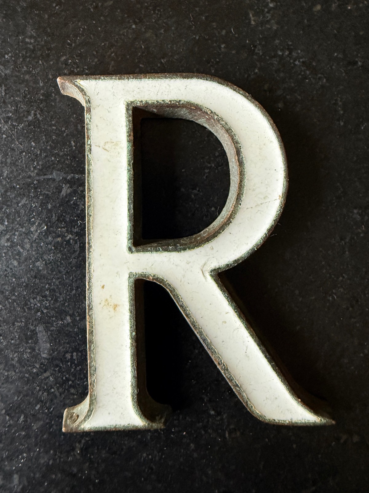 Nice vintage 1930s bronze and enamel shop letter 'R' white colour 2.5"/63mm