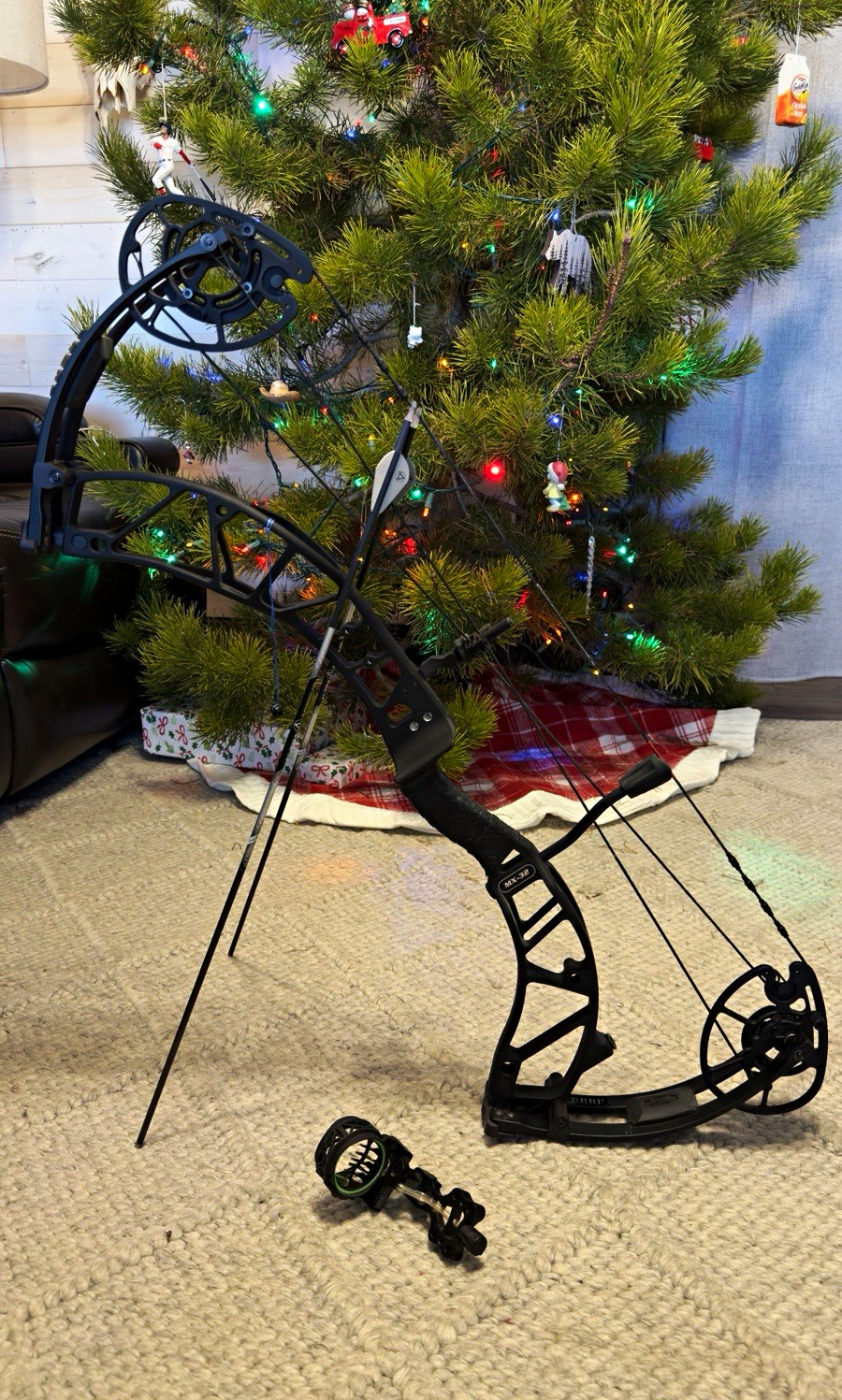 Xpedition Archery MX-32 Right Hand Compound Bow 65lb 28in Draw 32ATA Black
