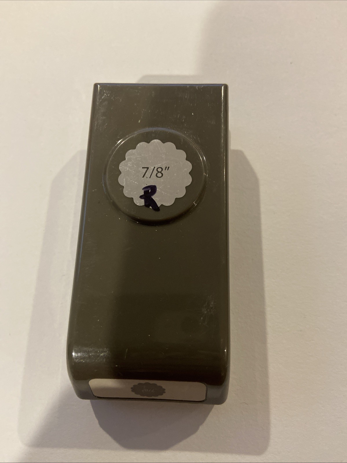 Stampin up Retired 7/8” Scalloped Circle Paper Punch