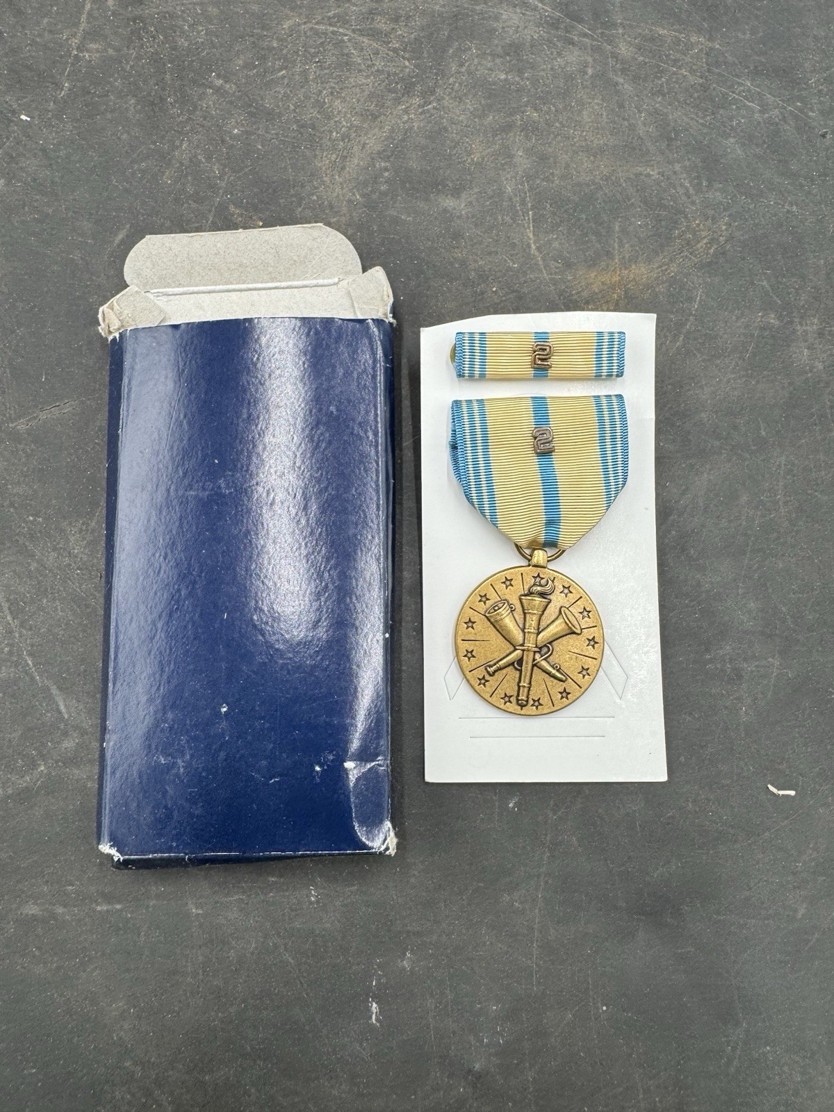 VINTAGE US MILITARY SERVICE ARMED FORCES RESERVE MEDAL SET