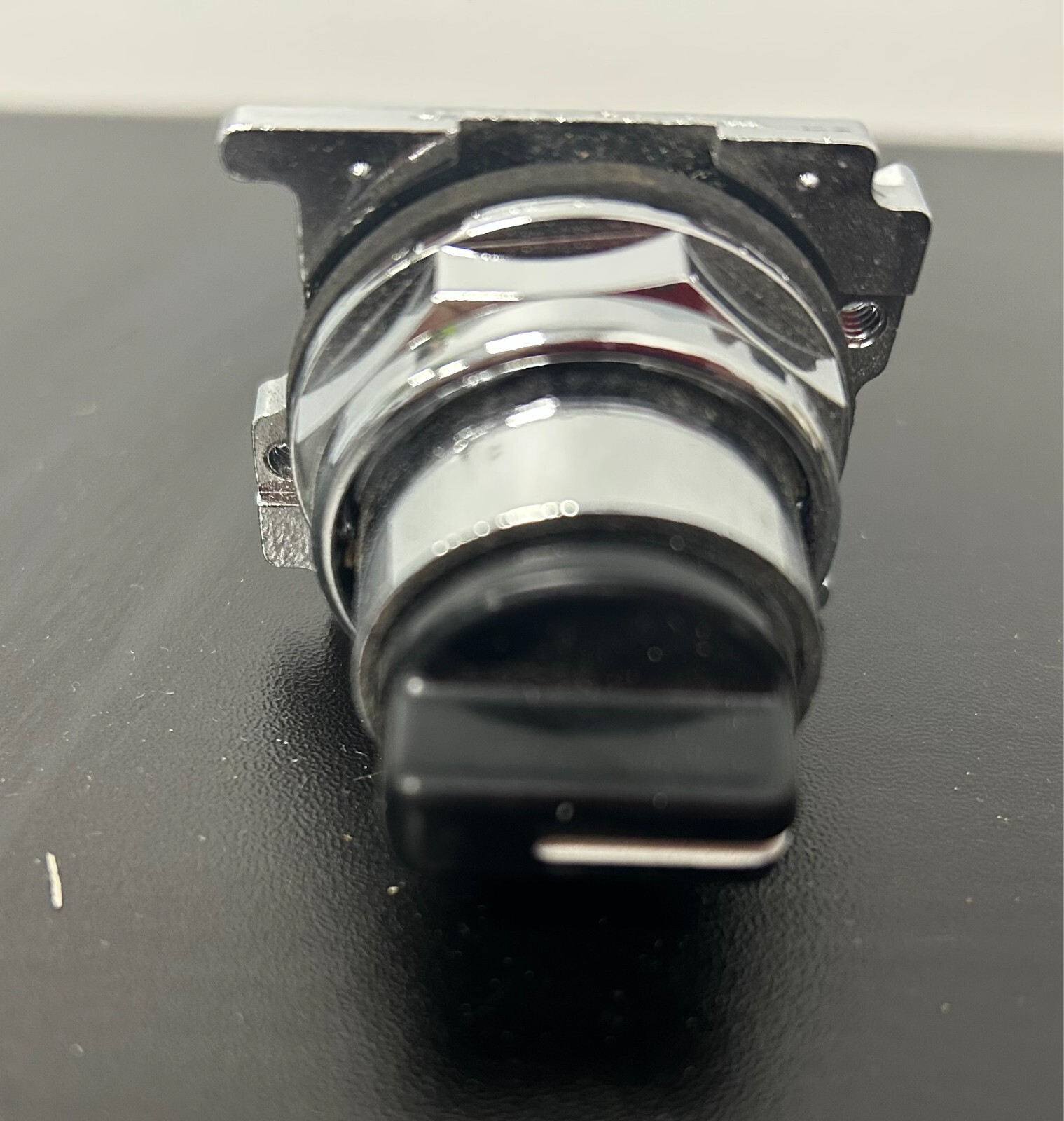 New Open Box Eaton 10250T21KB 3 Position Selector Switch Pushbutton