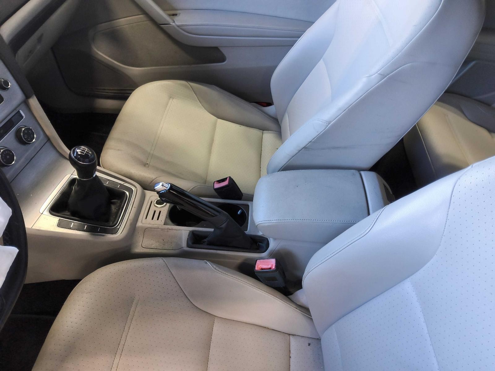 Used Battery Tray fits: 2015 Volkswagen Golf Grade A