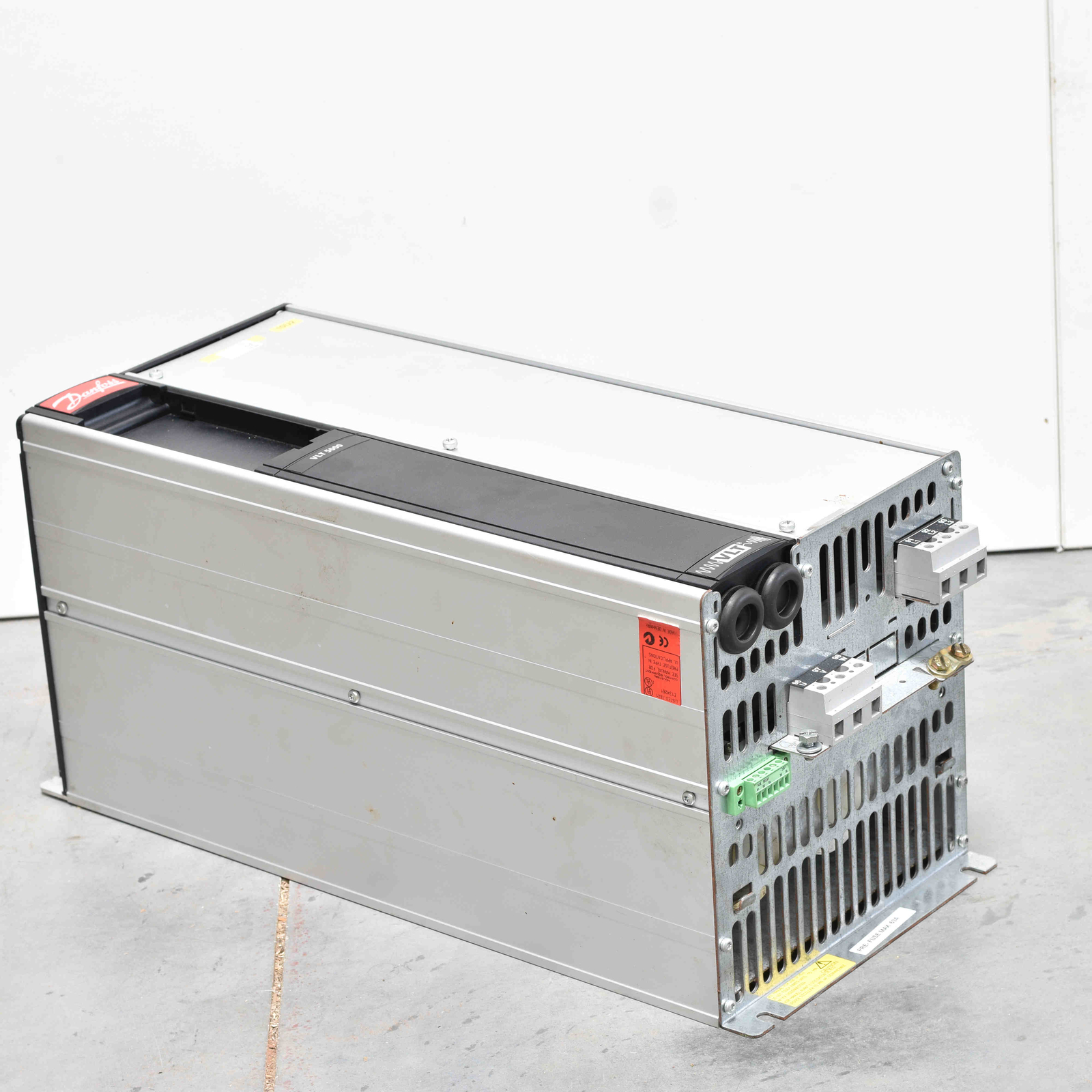Danfoss Variable Frequency Drive 27kVA 175Z4117 VLT5022PT5C20STR3DLF00A00C0 -used-