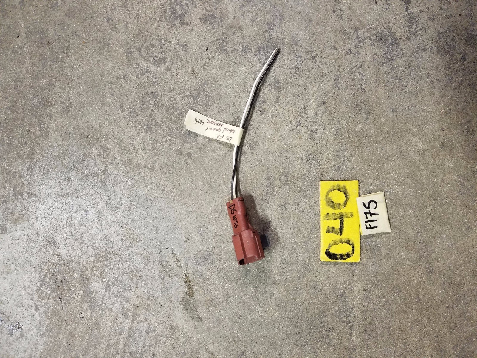 SUBARU FORESTER WHEEL SPEED SENSOR CONNECTOR PLUG FRONT LEFT OEM 03-05