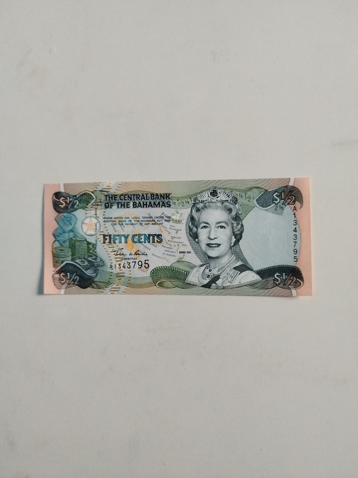 BAHAMAS $1/2 Dollar UNC Queen Elizabeth Banknote 2001