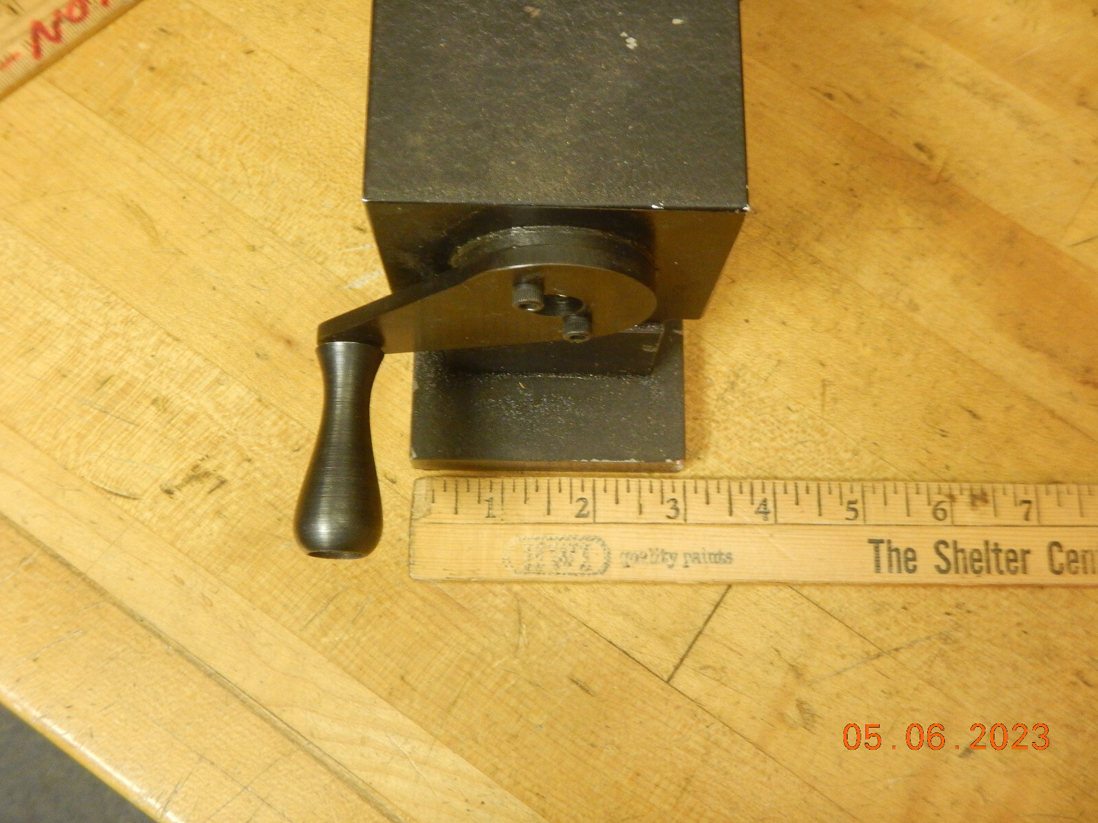 SMALL GRINDER GRINDING PUNCH FORMER SPIN FIXTURE WITH V BLOCK