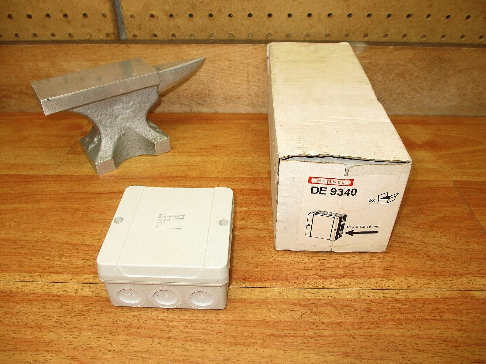 Hensel DE9340 (BOX OF 5) *NEW* Cable Junction Box Poly Grey DE 9340