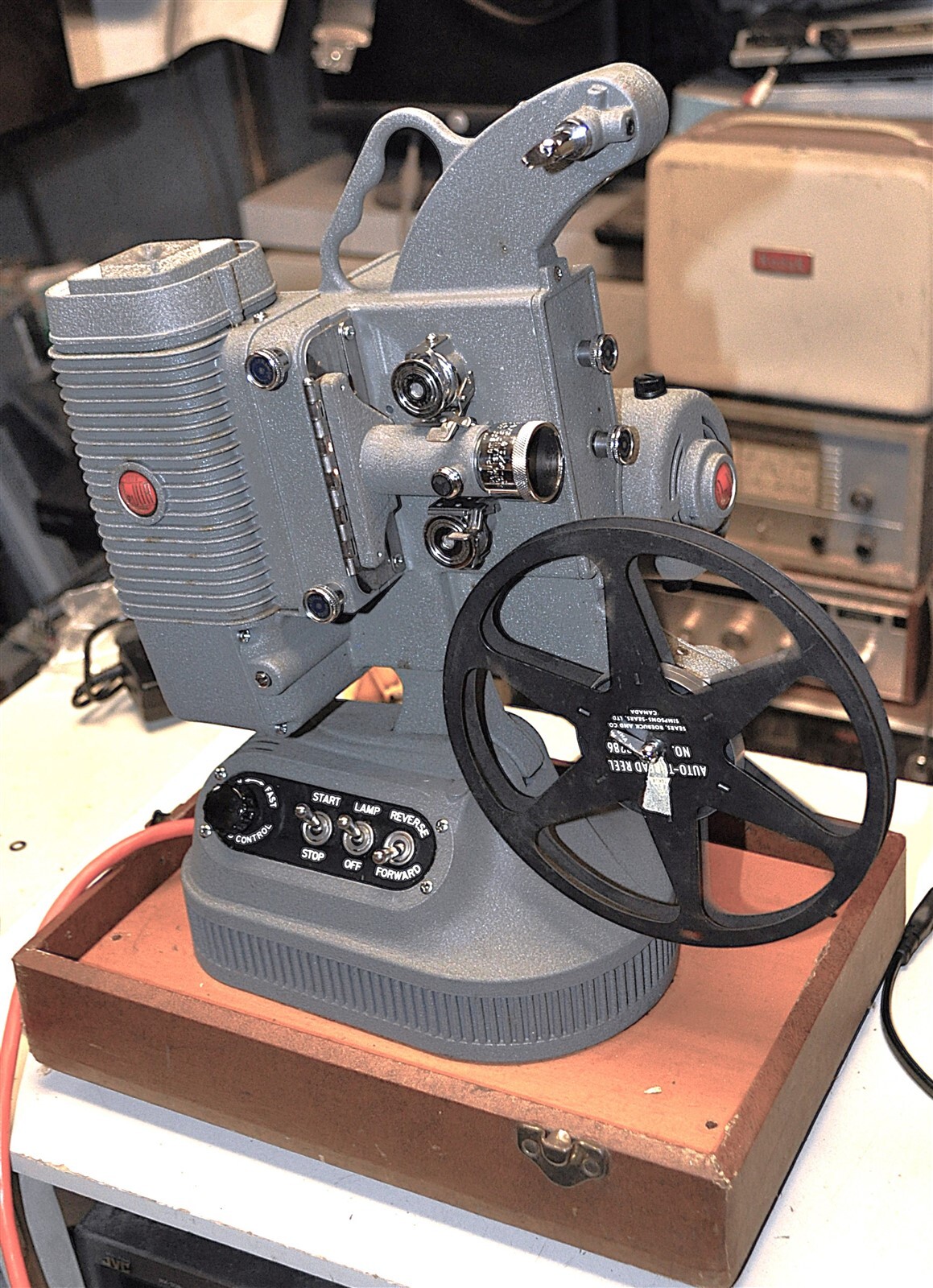 VINTAGE DeJUR MODEL 1000 MOVIE PROJECTOR 8MM ON STAND IN CASE VERY GOOD/CLEAN