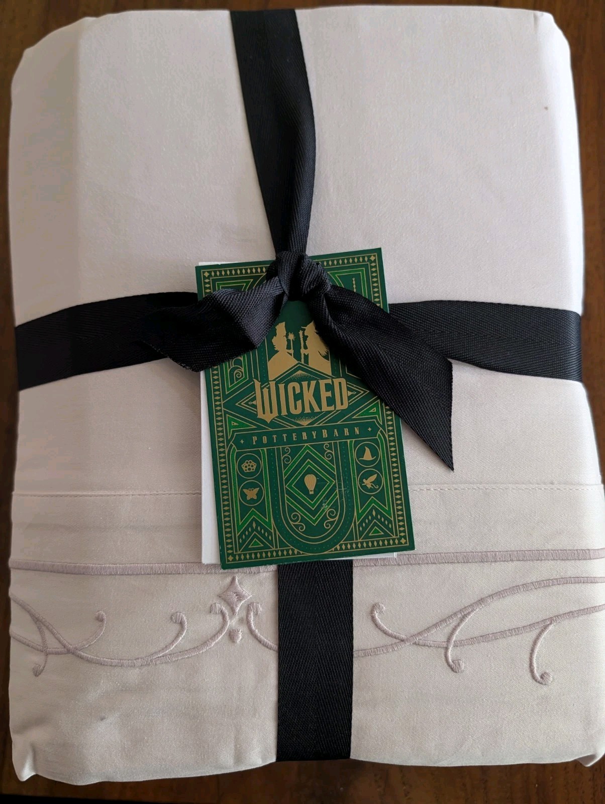 POTTERY BARN Wicked Embroidered Sateen Sheet Set-Pink-Queen-NWT