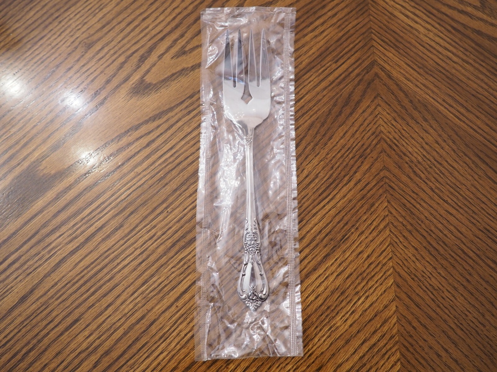New ONEIDA SILVER Distinction Deluxe HH KENNETT SQUARE (Stainless) Serving Fork