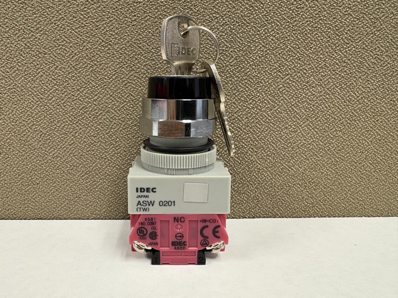 IDEC ASW 0201 Key Selector Switch | 2-Position Maintained | 600V