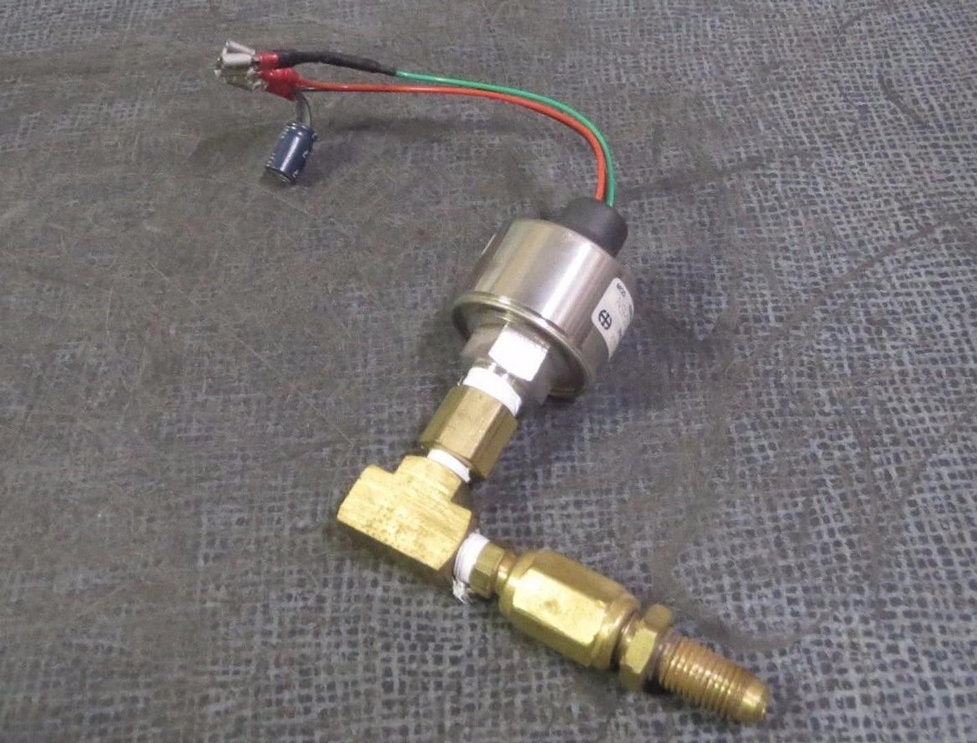 YORK PRESSURE TRANSDUCER WITH 2 WAY VALVE PIECE P459-5035-156 *WARRANTY*