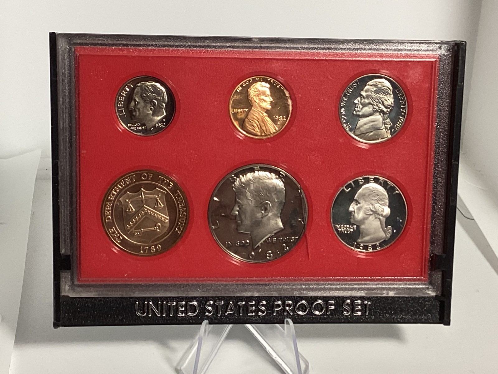 1982 United Dtates Proof set in (OGP) Beautiful coins. Box is rough