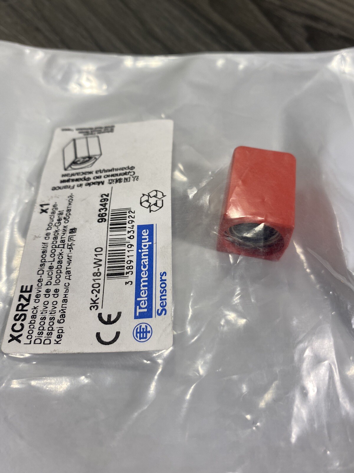 Sealed Telemecanique XCSRZE Loopback Device M12 Plug for Daisy-Chain Models USA