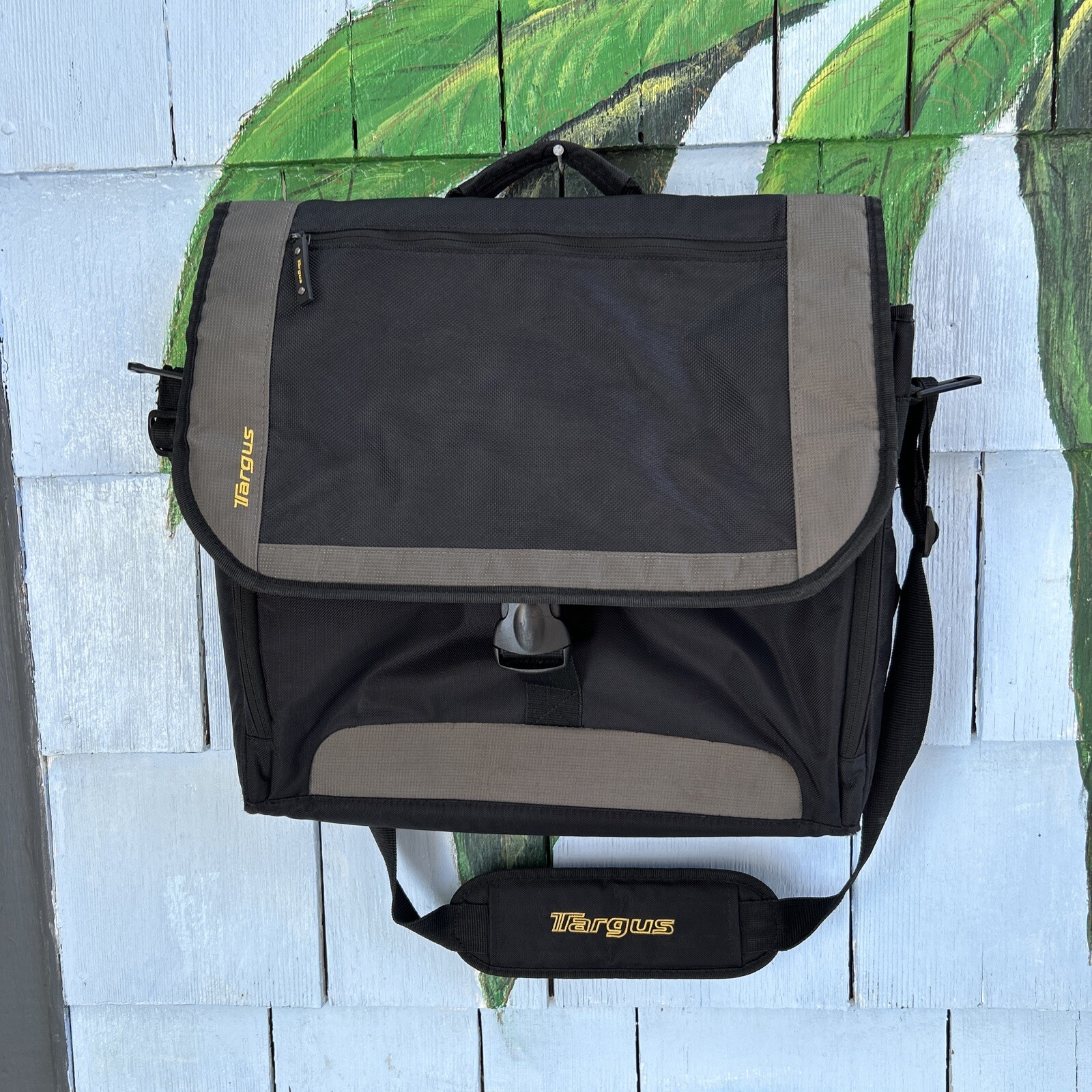 Targus CityGear Laptop Large Messenger Shoulder Bag Computer Travel Case 17”