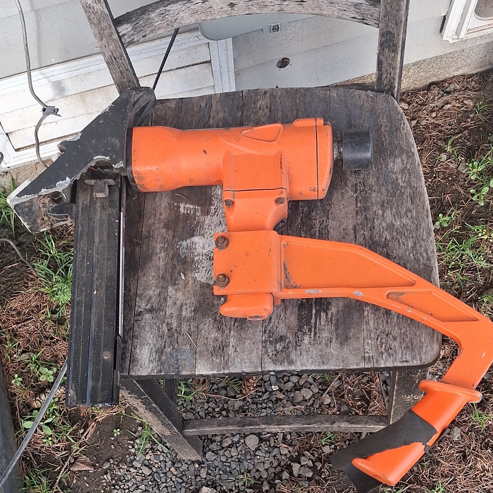 Central Pneumatic Contractor Series 3-in-1 Flooring Nailer Stapler Orange