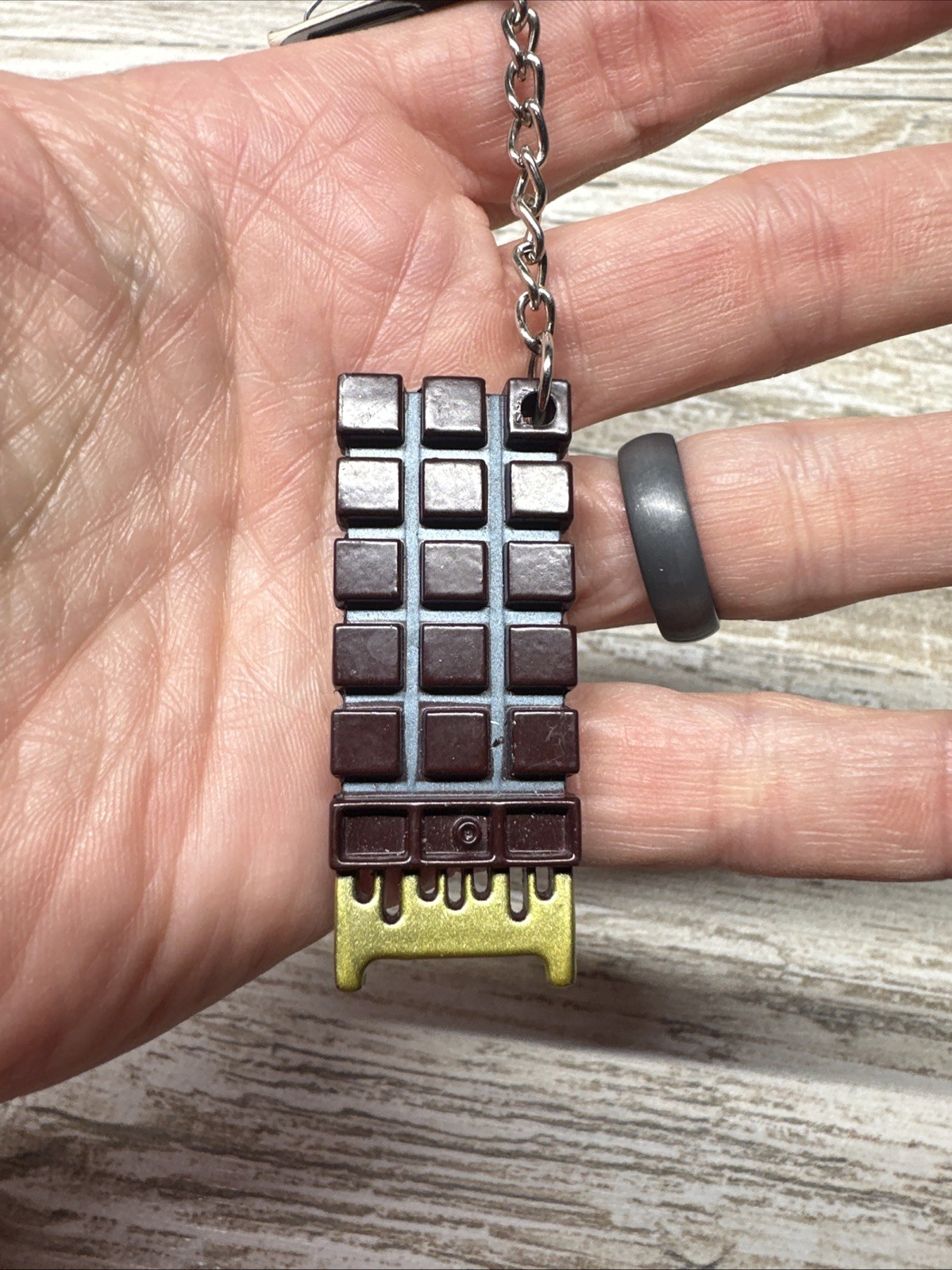 NWT LootCrate Exclusive TERMINATOR Genisys Brain Chip Keychain Keyring