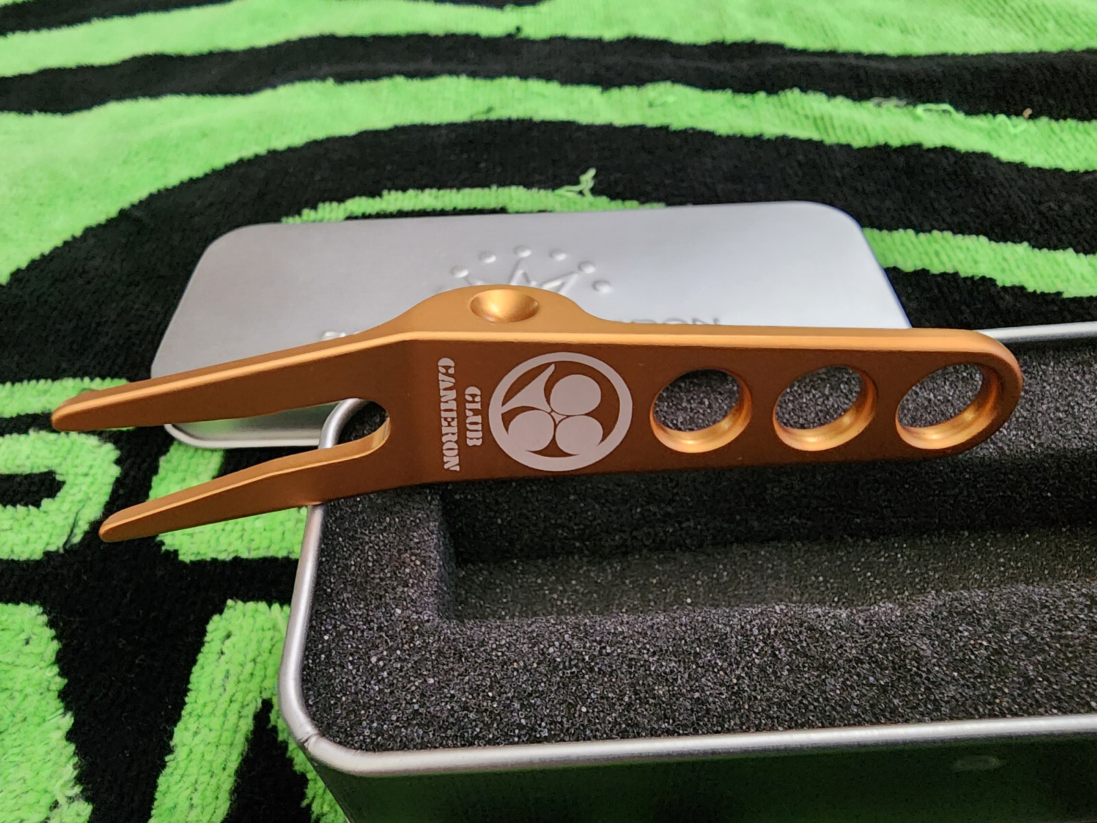 Rare Scotty Cameron 2008 Club Member Clip Pivot/Divot Tool⛳⛳⛳NEW IN ORIGINAL TIN
