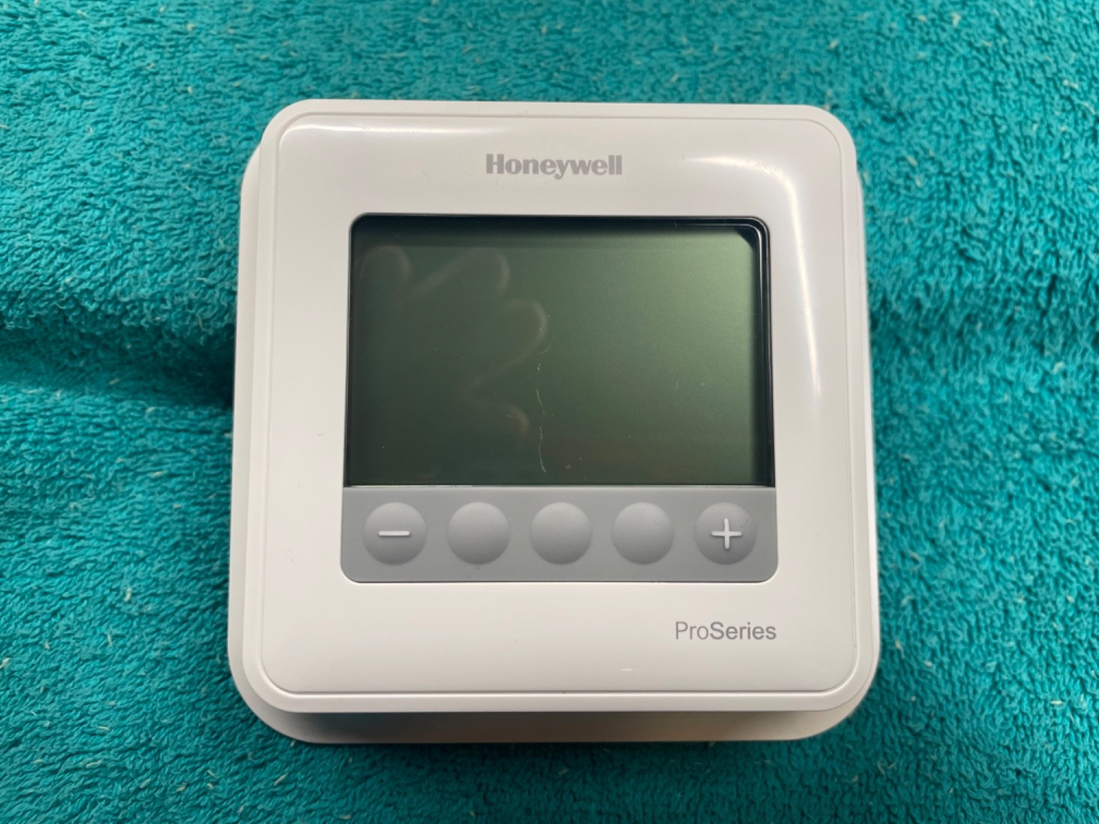 NEW Honeywell TH4110U2005 T4 Pro-series Programable Thermostat