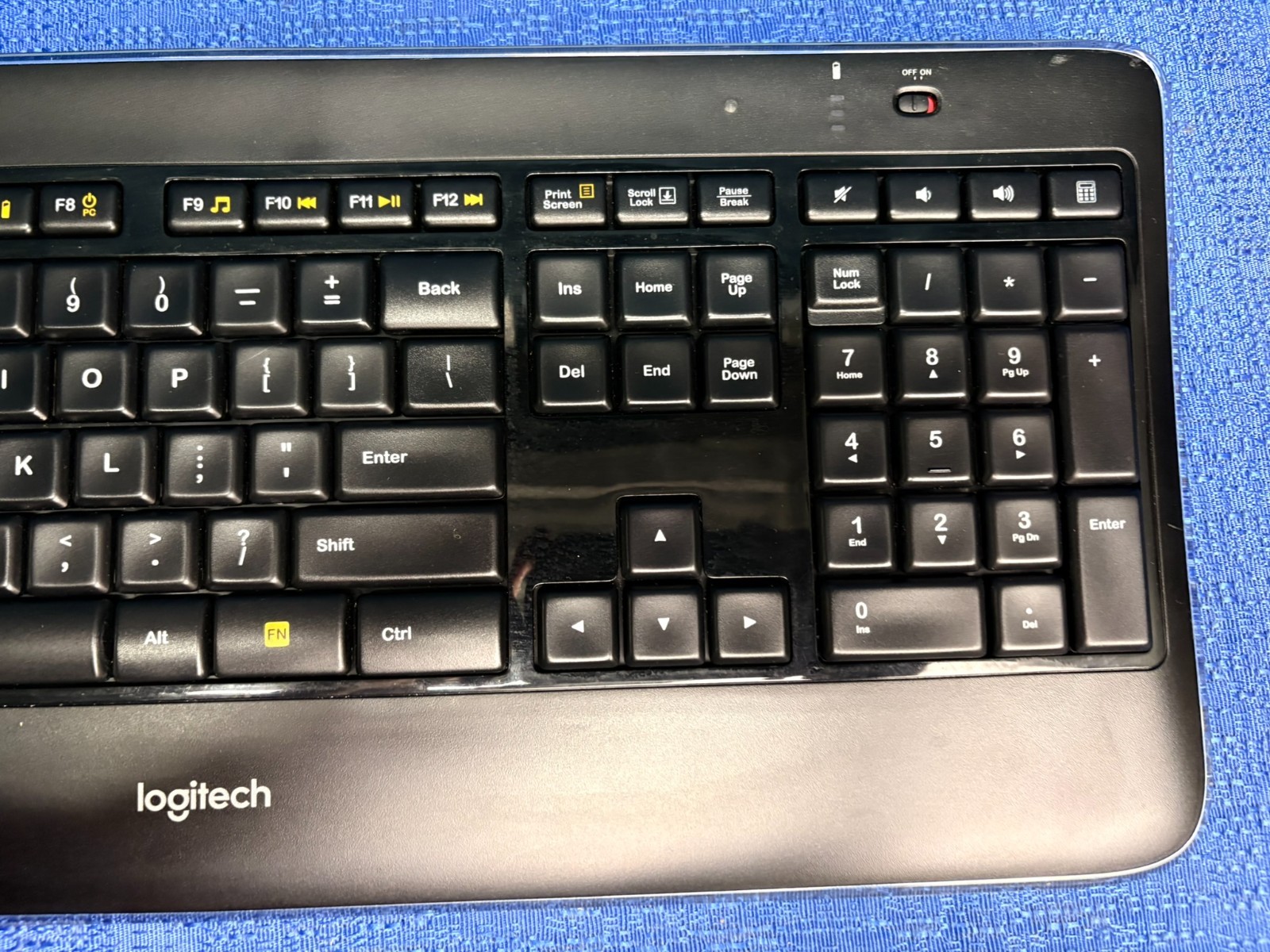 Logitech K800 Wireless Lighted Keyboard Black/White w/ Unifying Receiver