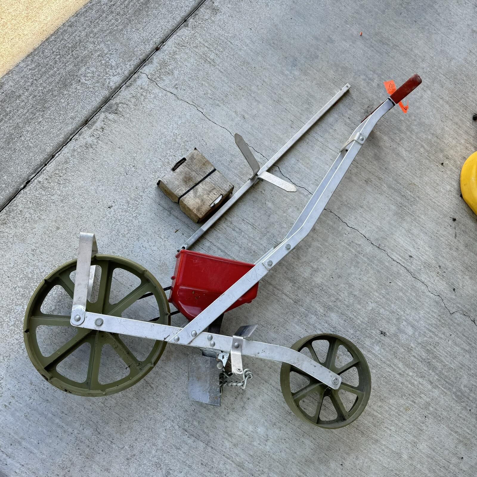 Vintage Montgomery Ward Products Precision GARDEN SEEDER Model 89-1761 - LN