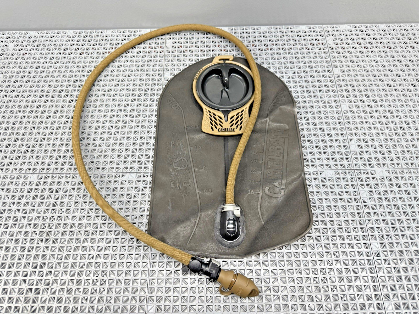 🔥 CamelBak 3L 100oz Military Hydration Bladder Reservoir Coyote New Open Box