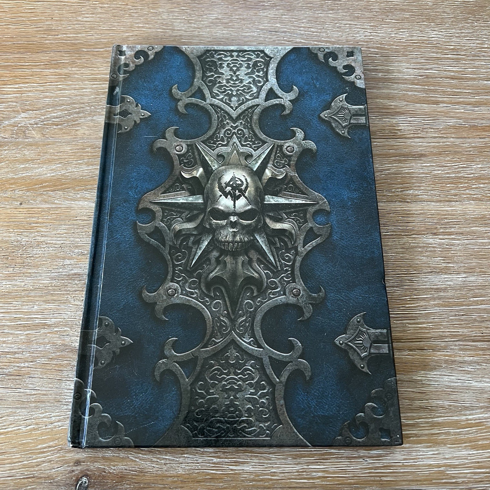 Warhammer Online: Prelude to War - Graphic Novel VG Condition Hardback