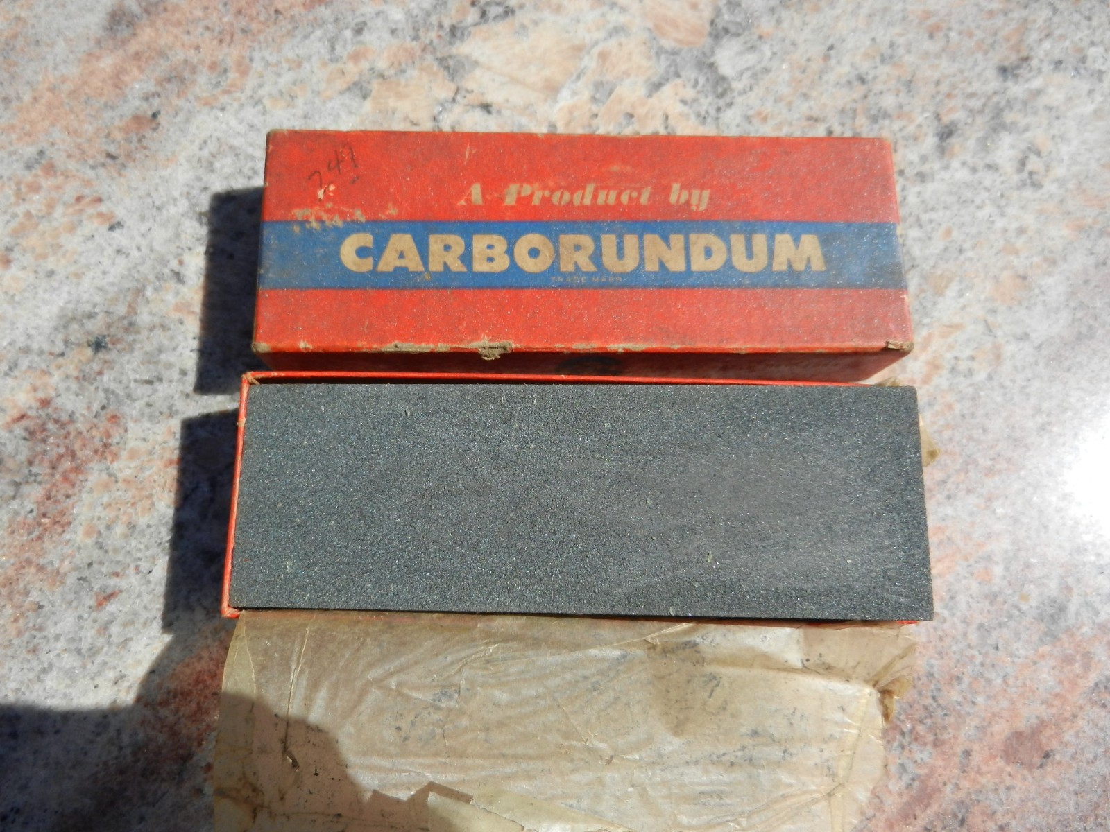 NEW Vintage CARBORUNDUM No. 109 COMBO Sharpening Stone In Original Box 6x2x1"