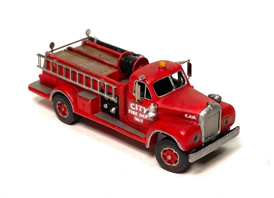 N Scale Mack B Fire Truck Kit by Showcase Miniatures (133)