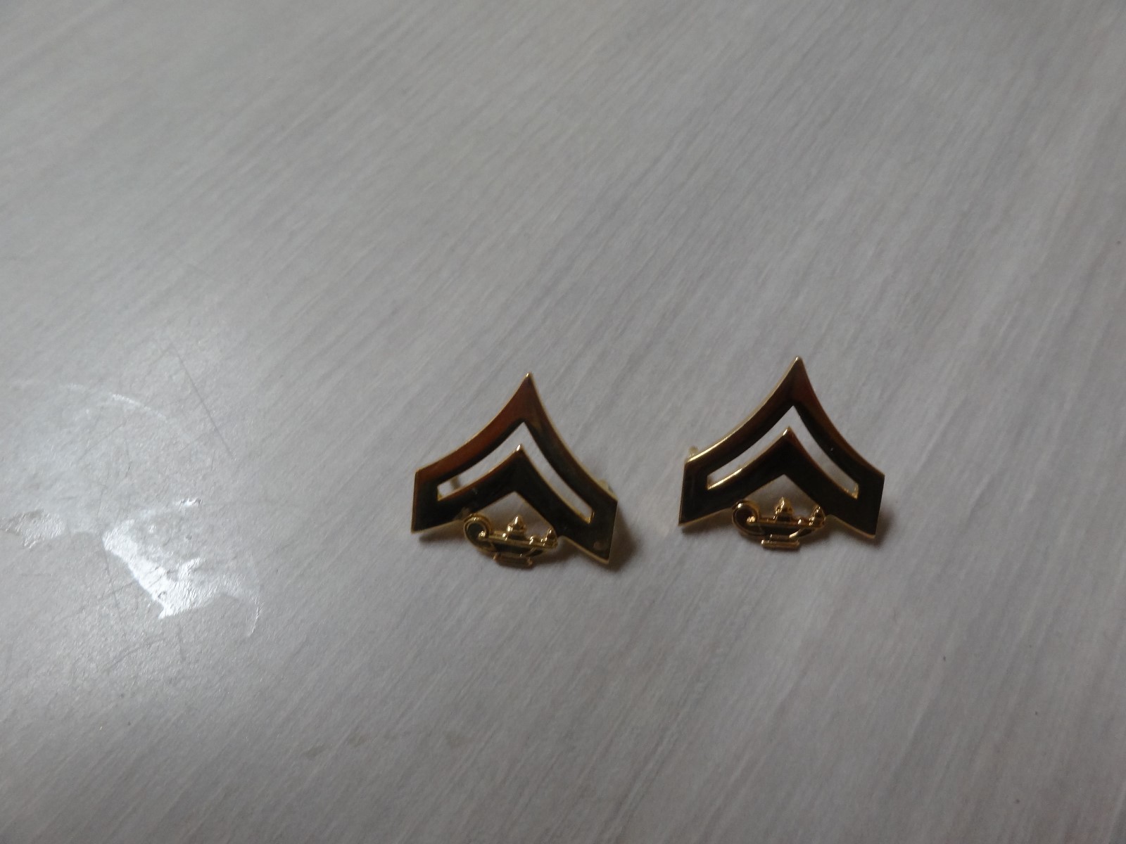 US MILITARY INSIGNIA SET OF 2 MARINE CORPS USMC CORPORAL RANK GOLD COLOR LAMP