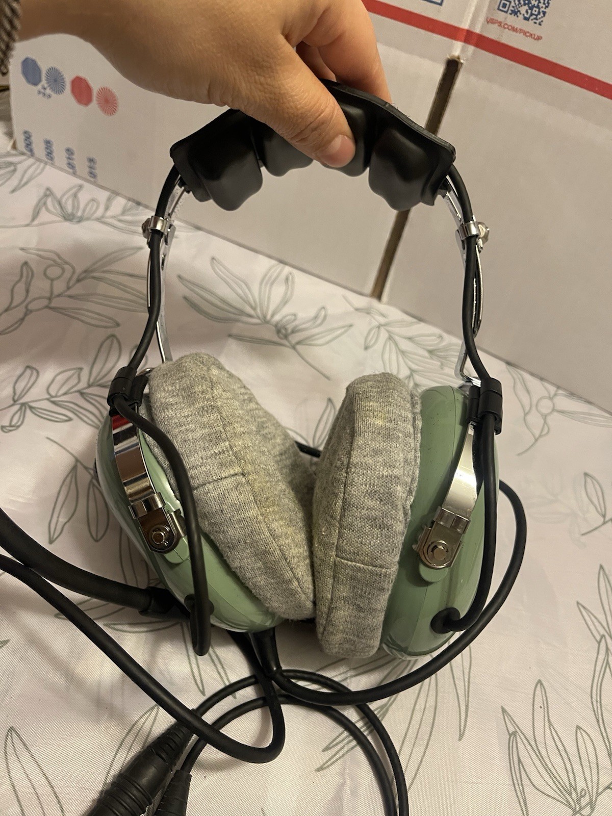 David Clark Noise Attenuating Aviation Headset/microphone. Model H10-20
