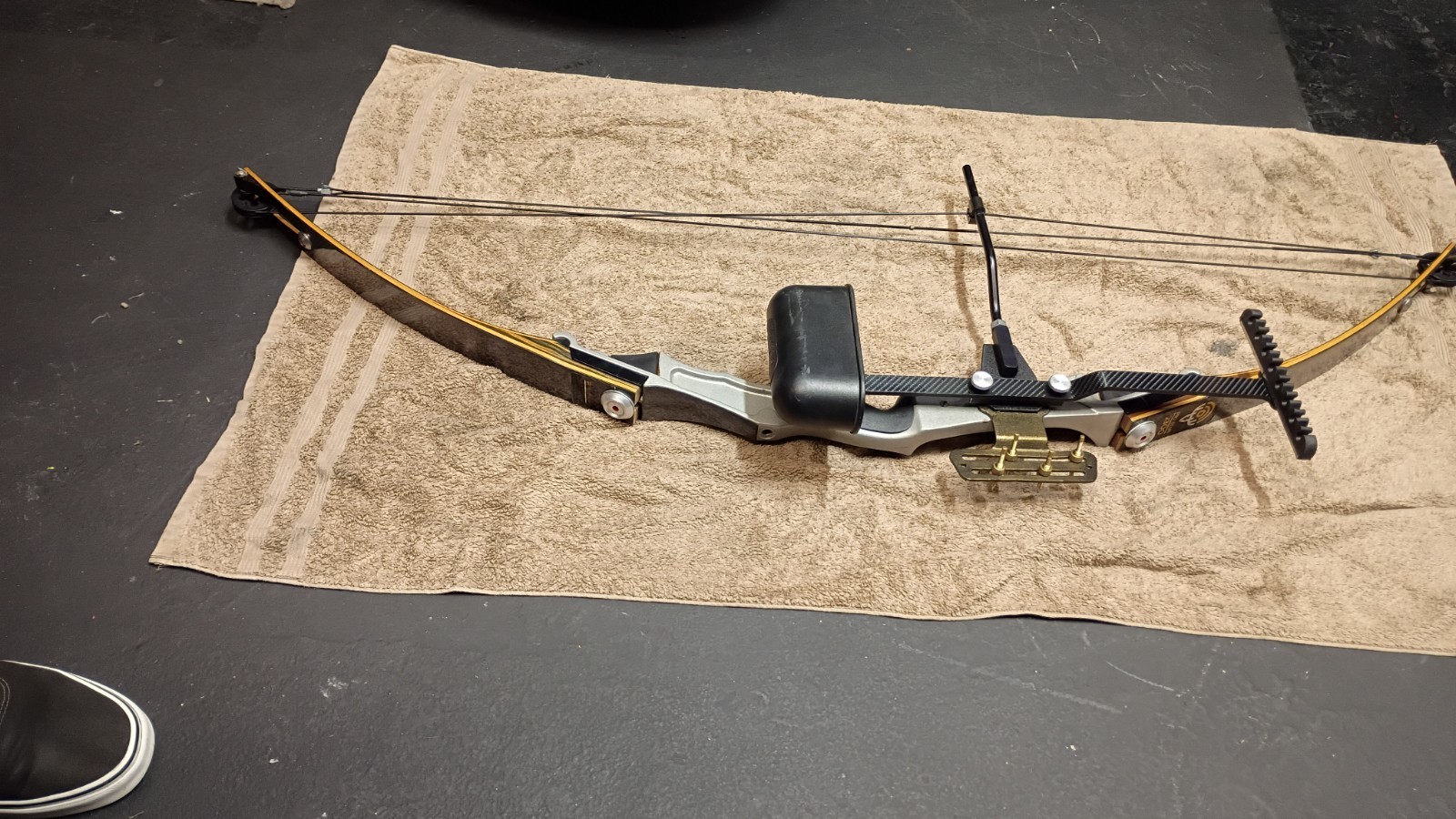VINTAGE BEN PEARSON PRO SERIES MARK IV COMPOUND BOW ..NICE!