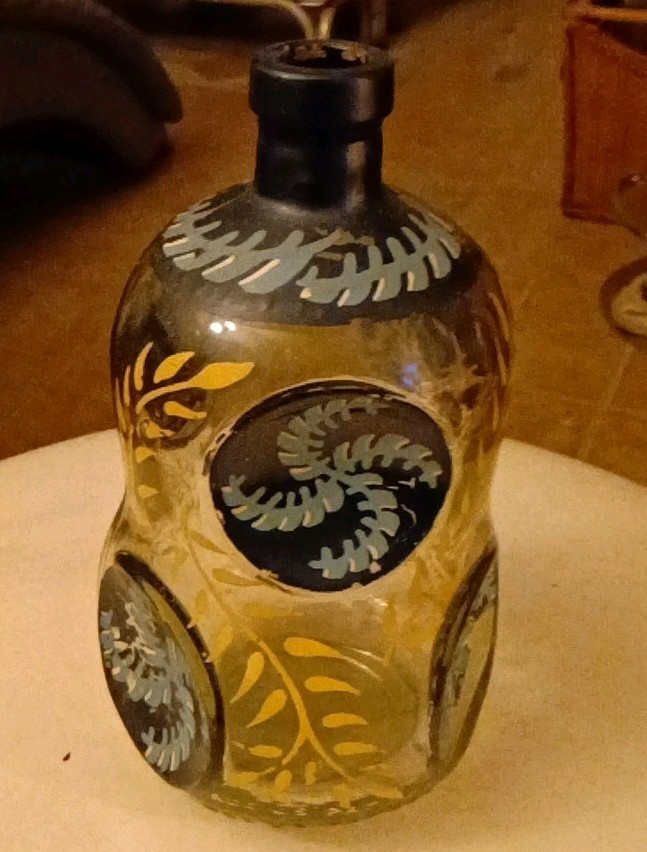 ANTIQUE PINCH DIMPLE ROBERT McNISH SCOTCH WHISKEY BOTTLE -  GLASGOW SCOTLAND