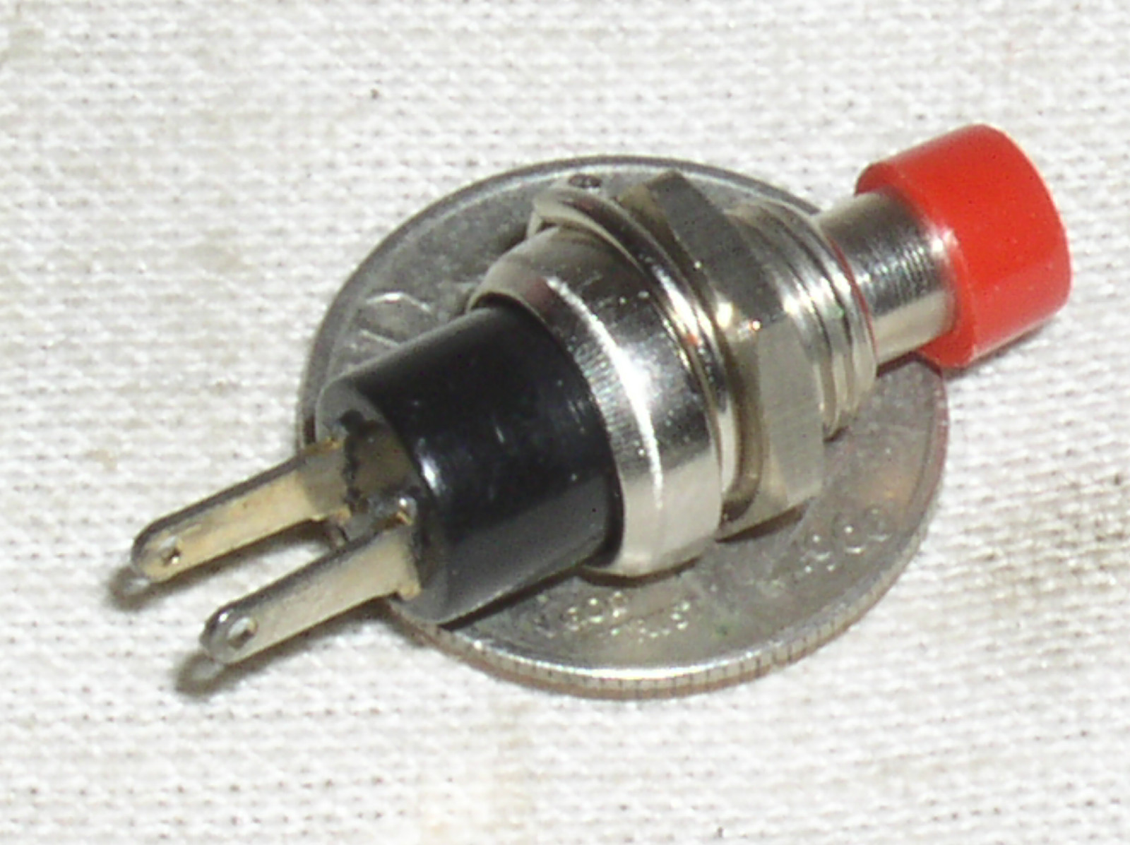 ONE MINI RED 3 AMP 3A A N/O HOBBY MOMENTARY PUSHBUTTON PUSH BUTTON SWITCH USA