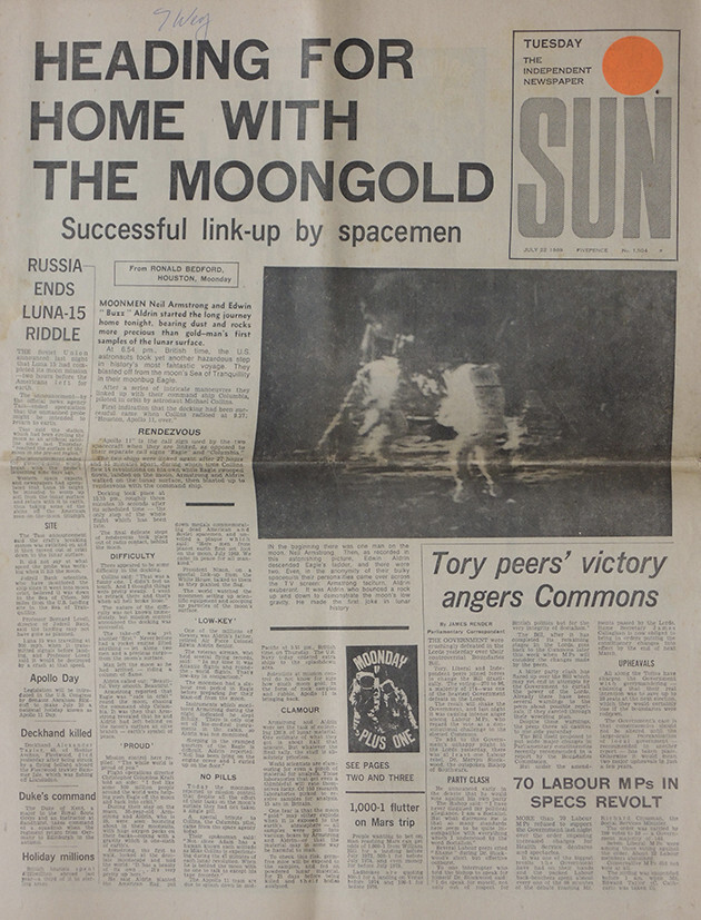 THE SUN NEWSPAPER 22 JULY 1969 . MAN ON THE MOON APOLLO 11 FRONT COVER HEADLINE